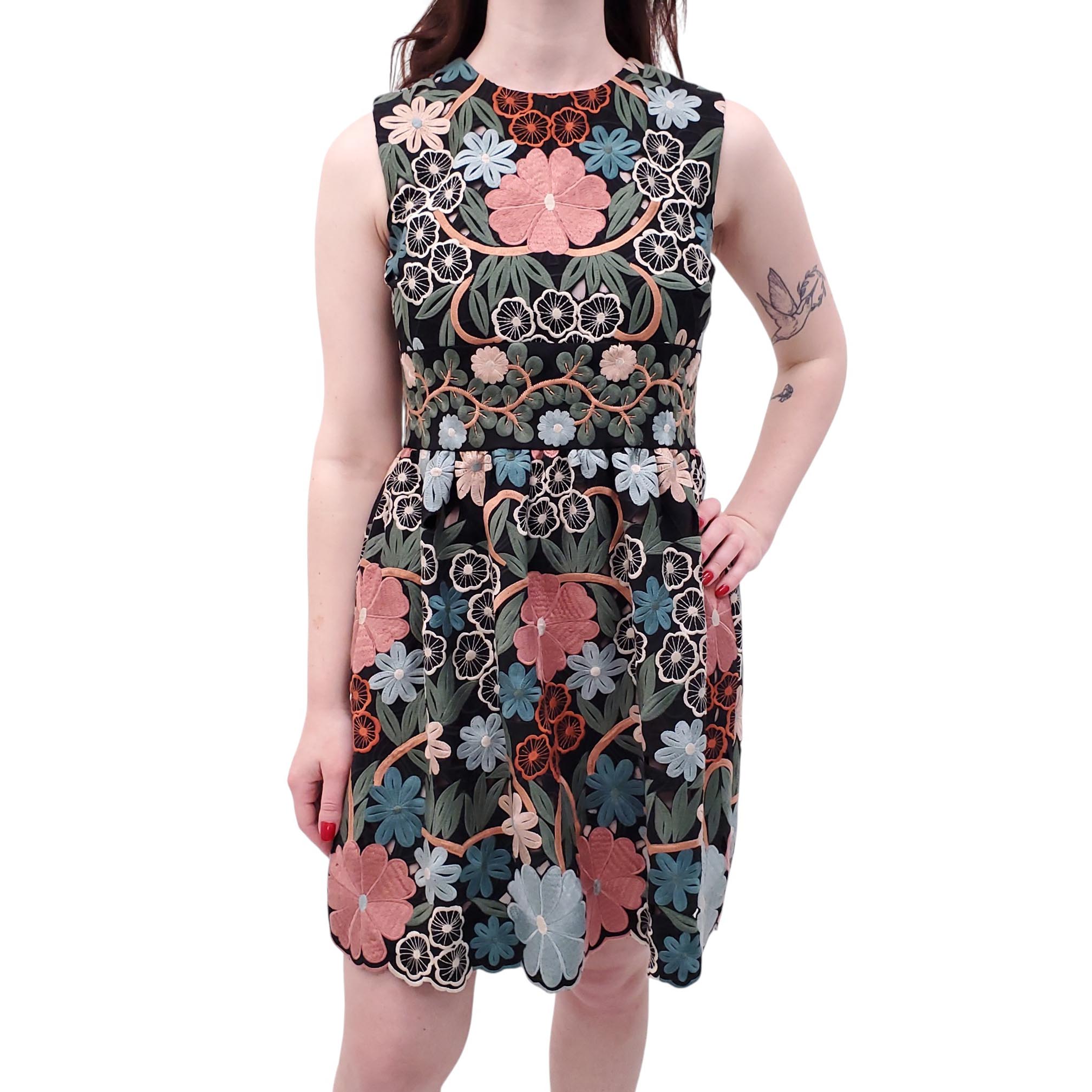 RED VALENTINO BLACK EMBROIDERED FLORAL SLEEVELESS DRESS - SIZE 40 RED VALENTINO BLACK EMBROIDERED FLORAL SLEEVELESS DRESS - SIZE 40