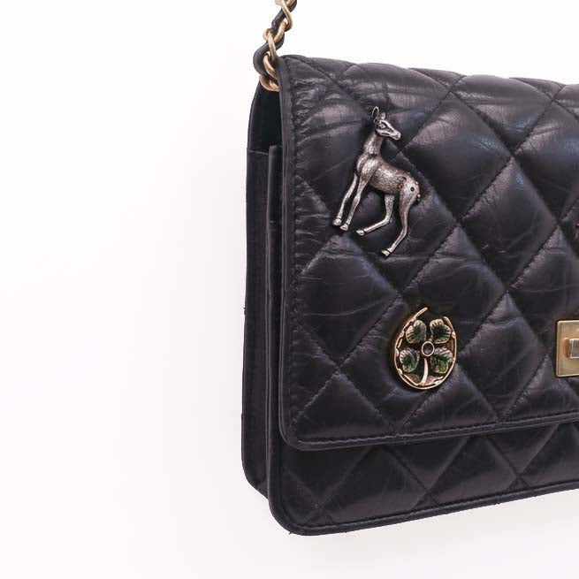 CHANEL BLACK QUILTED CALFSKIN LUCKY CHARMS 2.55 RE-ISSUE WALLET ON CHAIN