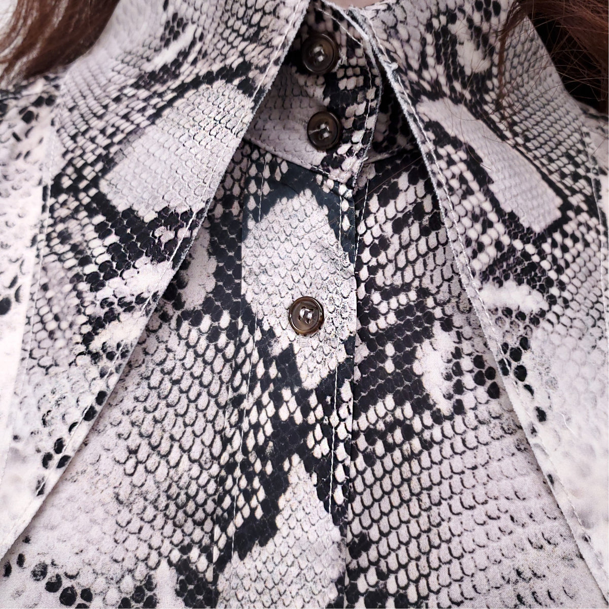 16 ARLINGTON SNAKESKIN BLOUSE - SIZE 6