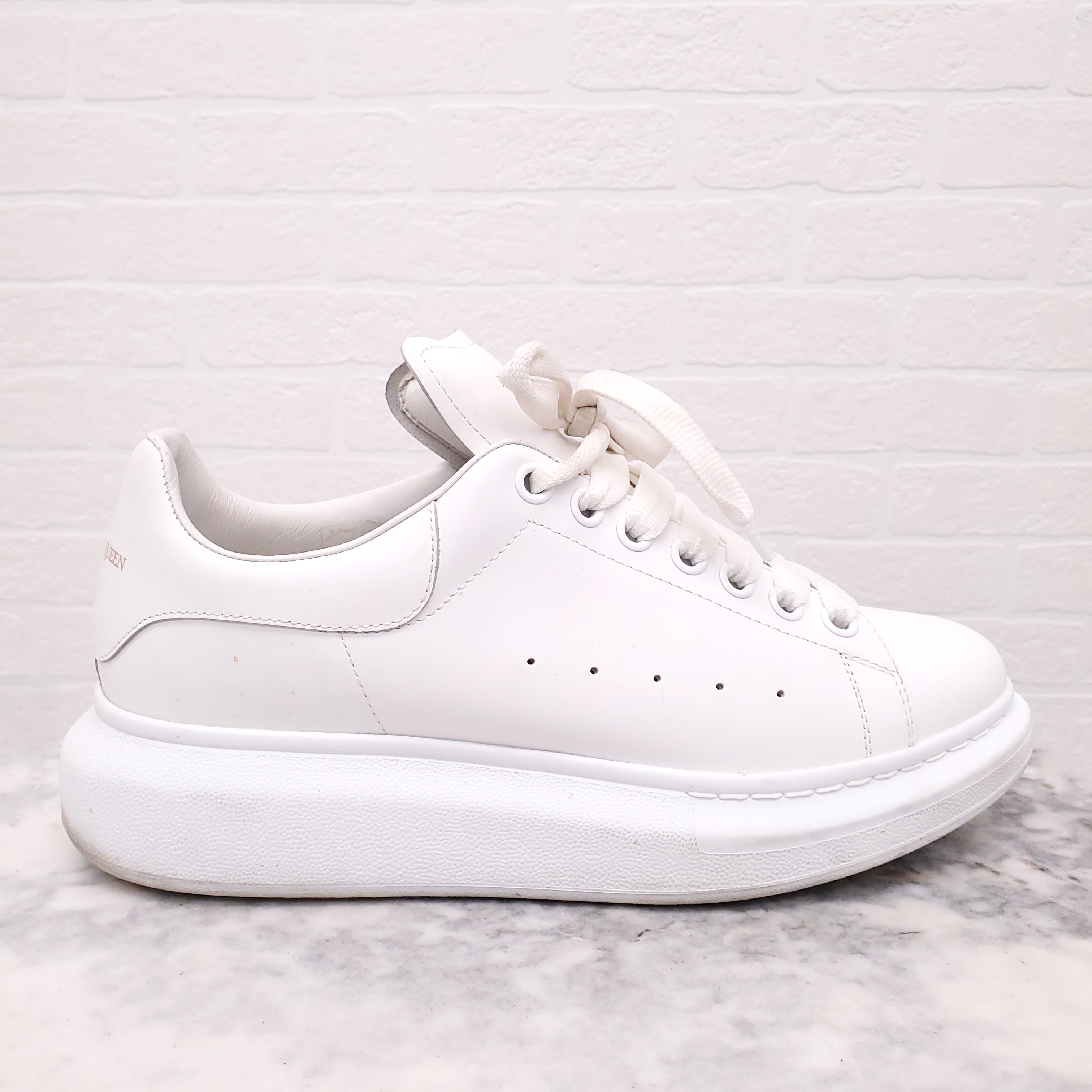 ALEXANDER MCQUEEN SNEAKERS - SIZE 41 – Rewind Couture