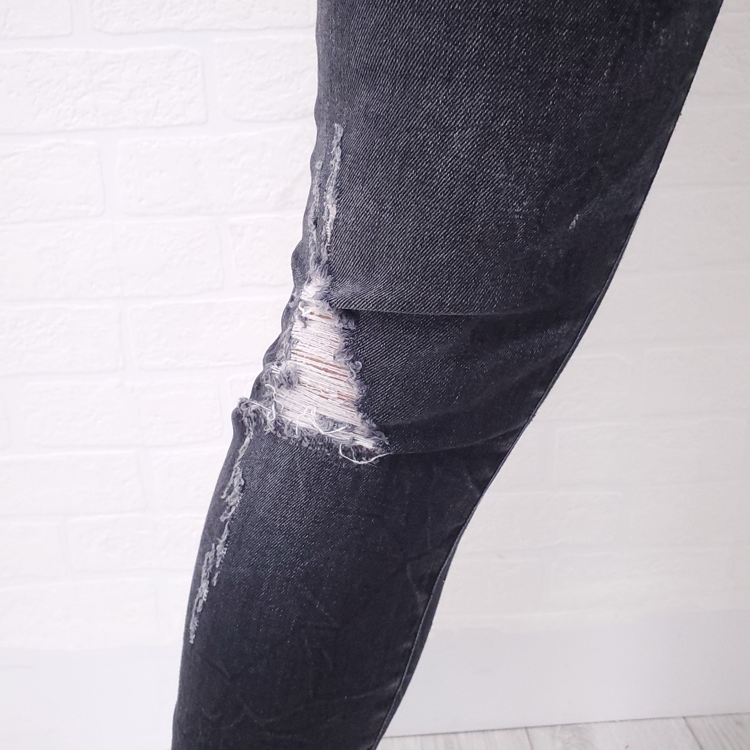 R13 BLACK DENIM JEANS - SIZE 28