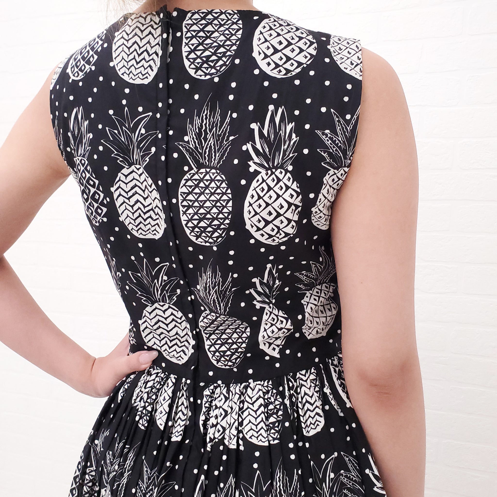 DOLCE GABBANA BLACK PINEAPPLE PRINT DRESS SIZE 38 Rewind Couture