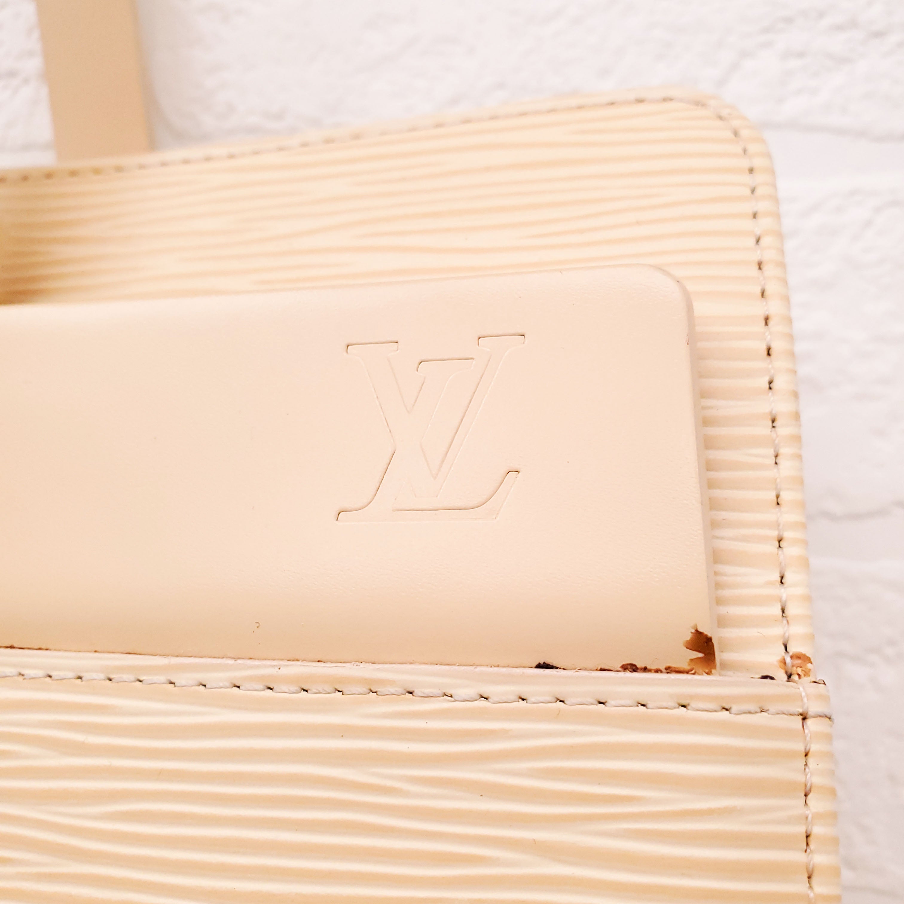 LOUIS VUITTON CROISETTE YELLOW PM