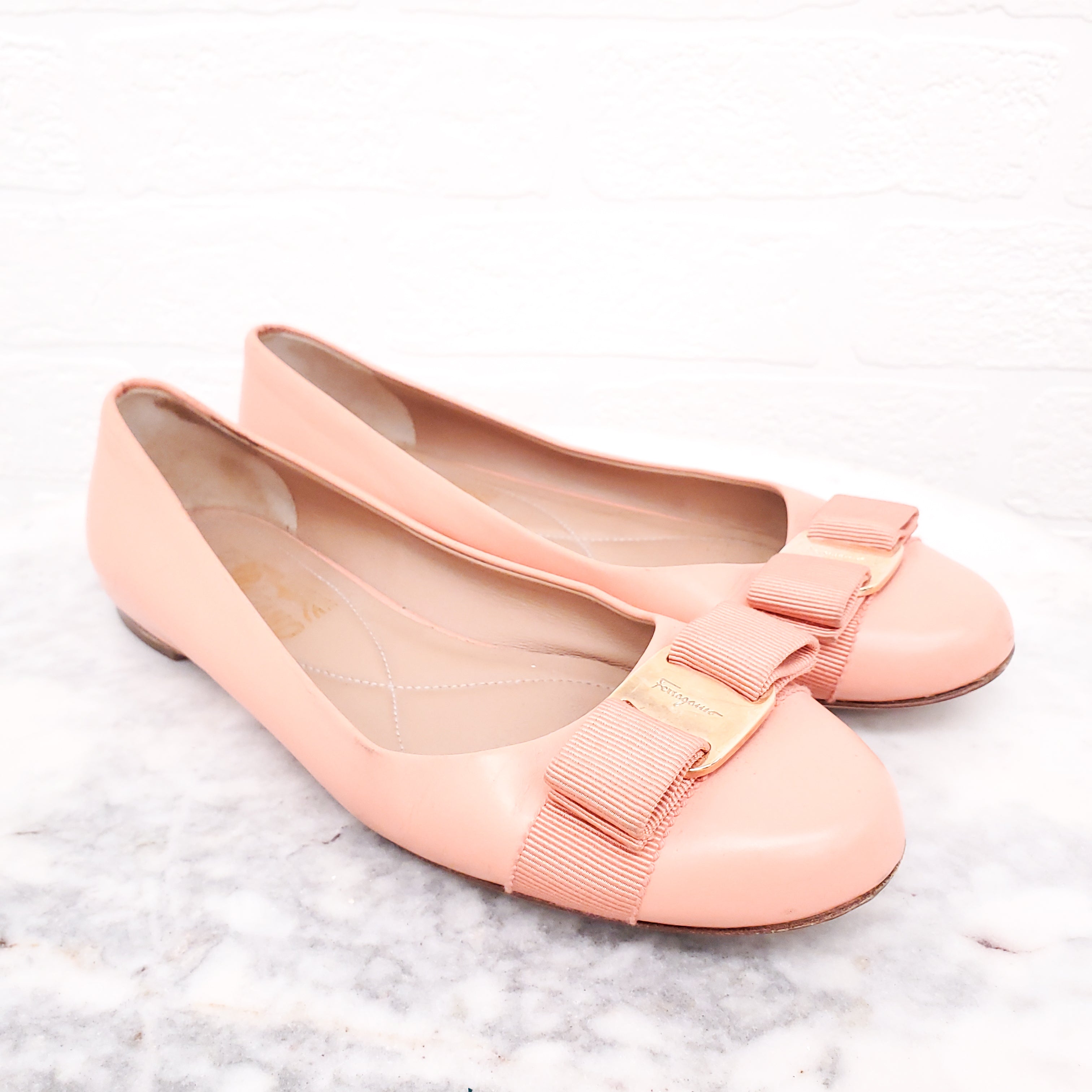 SALVATORE FERRAGAMO PINK FLATS - SIZE 7 (37)