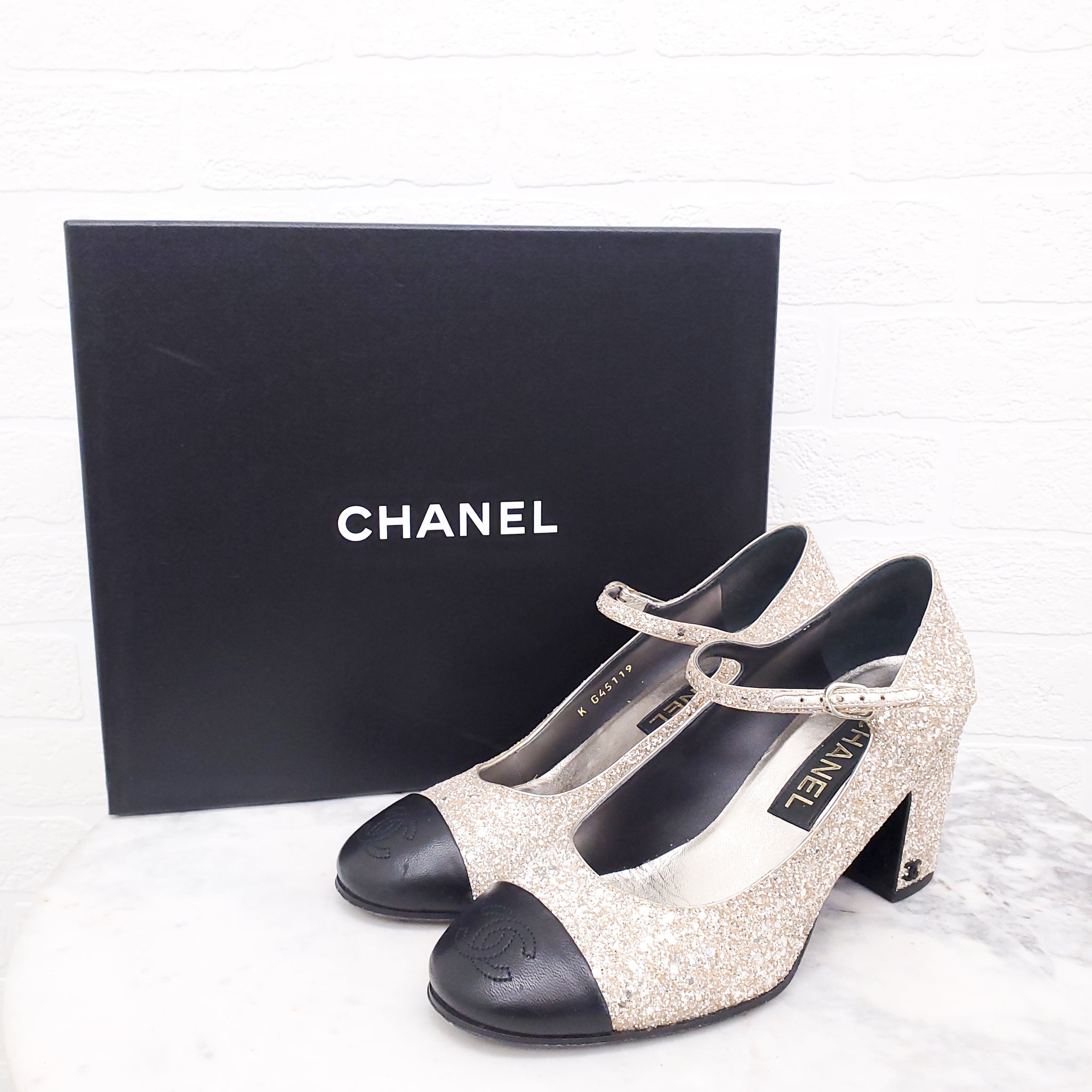 2023メティエダール◆2色★送料無料！【CHANEL】MARY JANES 2023メティエダール◇2色☆送料無料！【CHANEL】MARY JANES