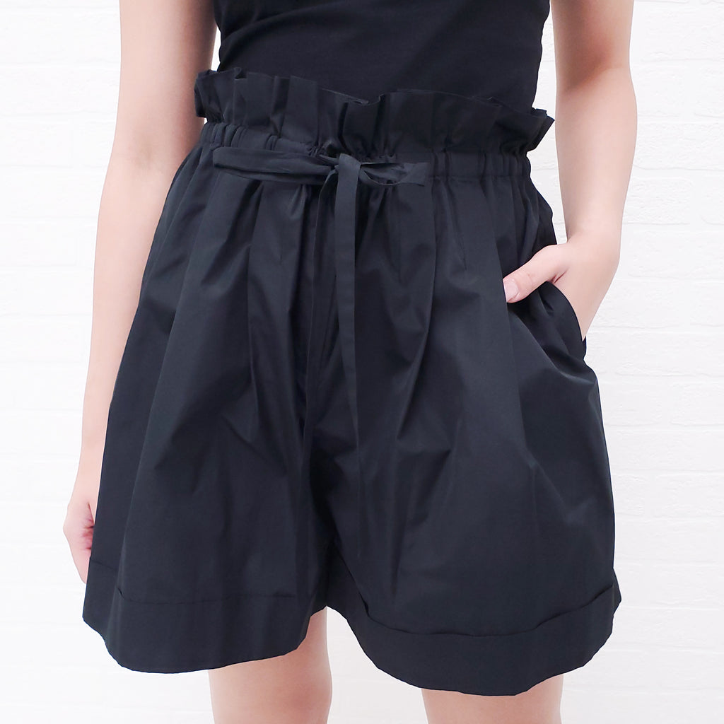 JASON WU BLACK BUBBLE SHORTS - SIZE 4