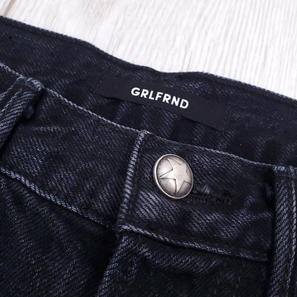 GRLFRND BLACK DENIM SHORTS - SIZE 24