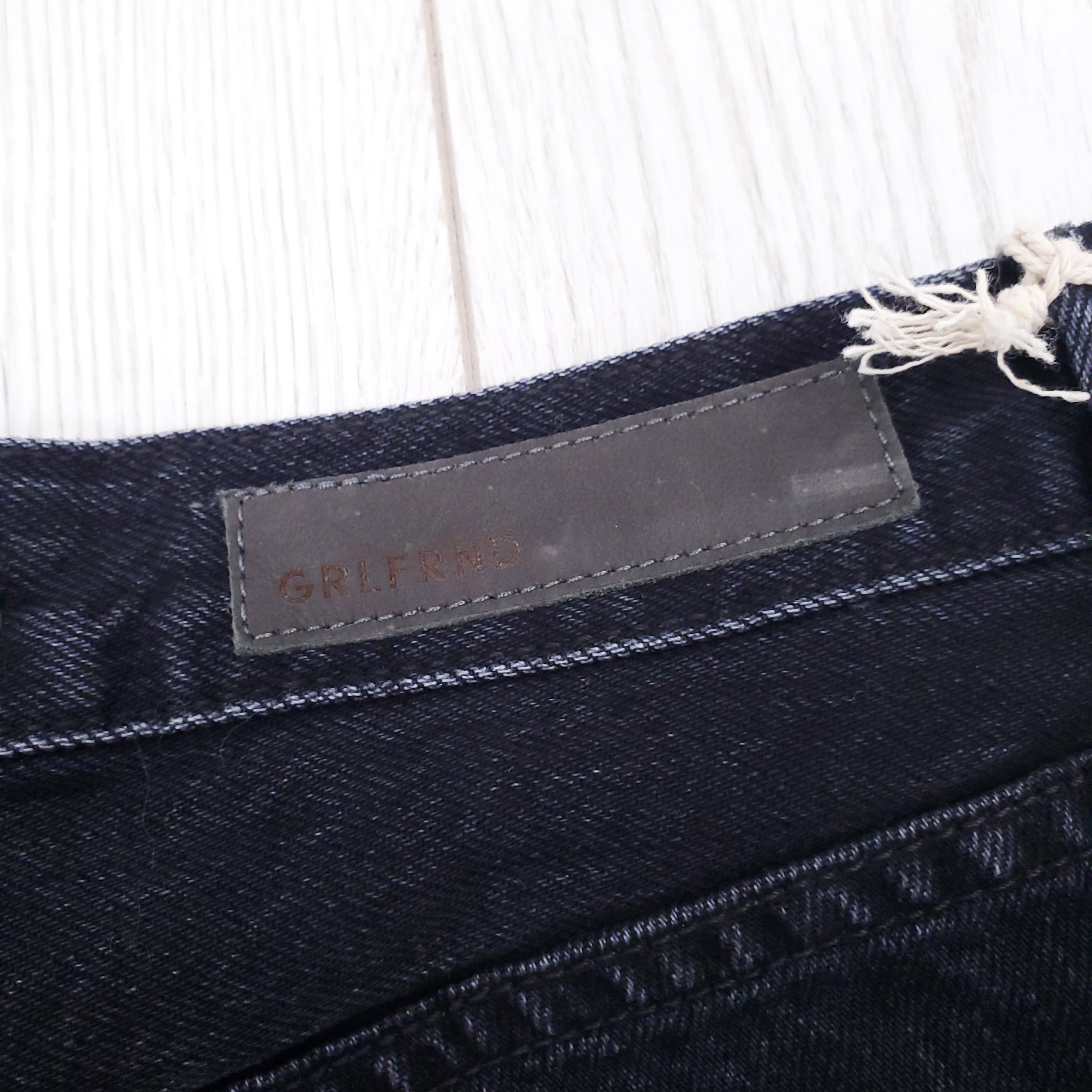 GRLFRND BLACK DENIM SHORTS - SIZE 24