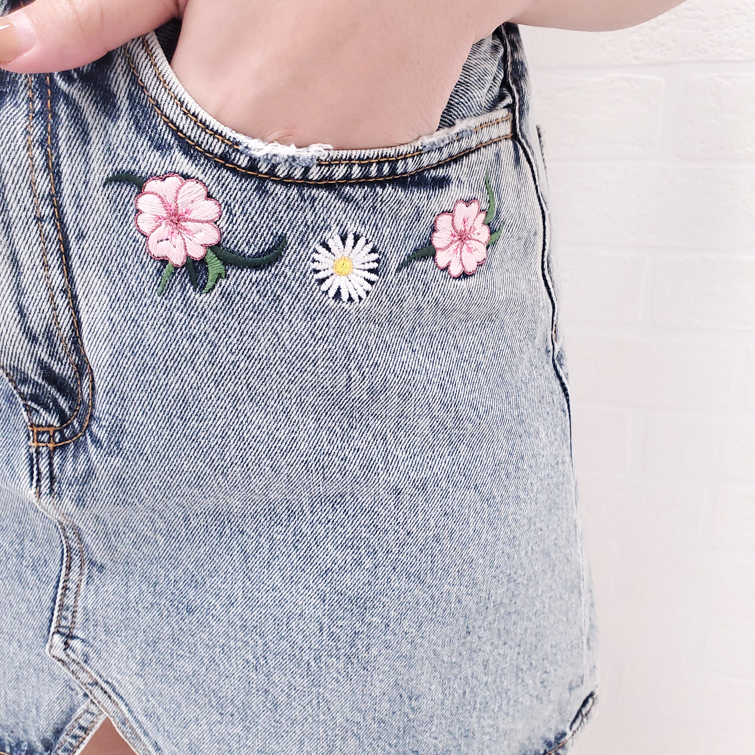 ALESSANDRA RICH DENIM SKIRT WITH EMBROIDERED FLOWERS - SIZE 27