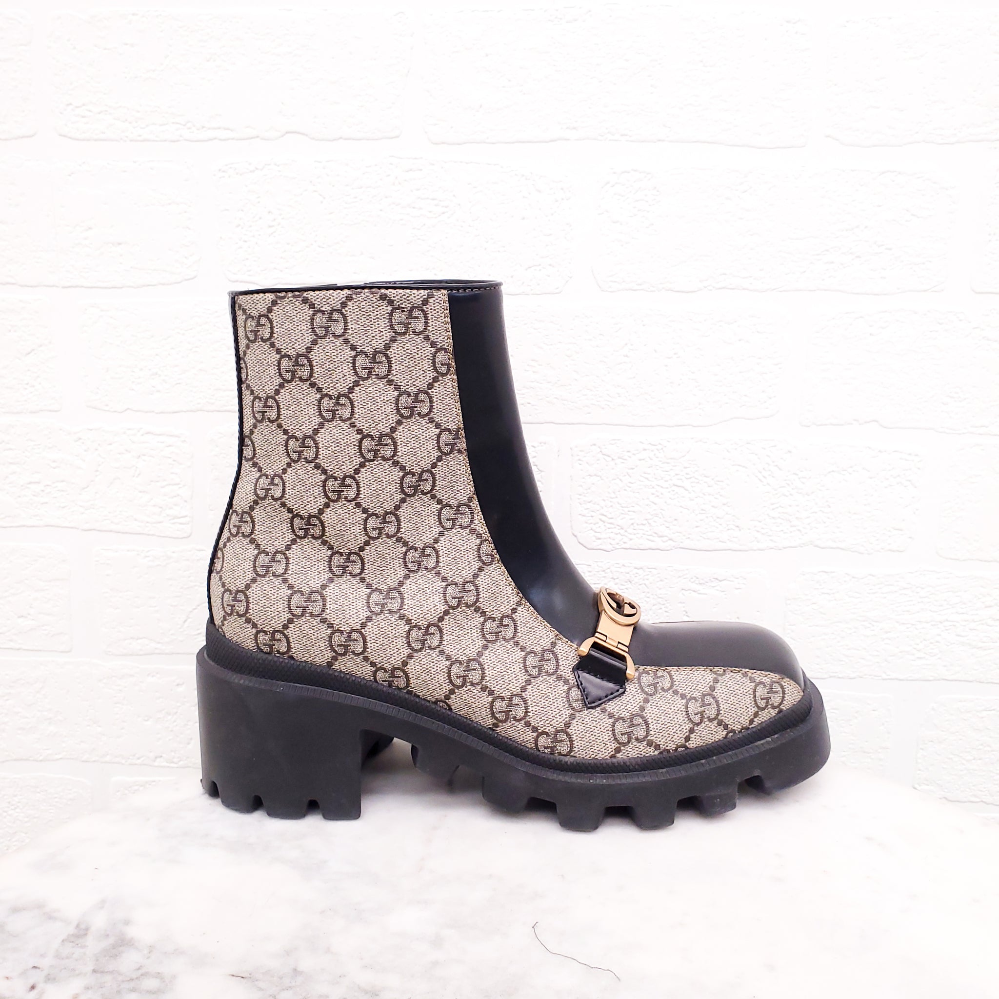 GUCCI LOGO BOOTS SIZE 38 Rewind Couture