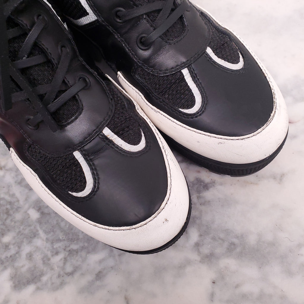 LOUIS VUITTON LAUREATE PLATFORM DESERT BOOTS - SIZE 39