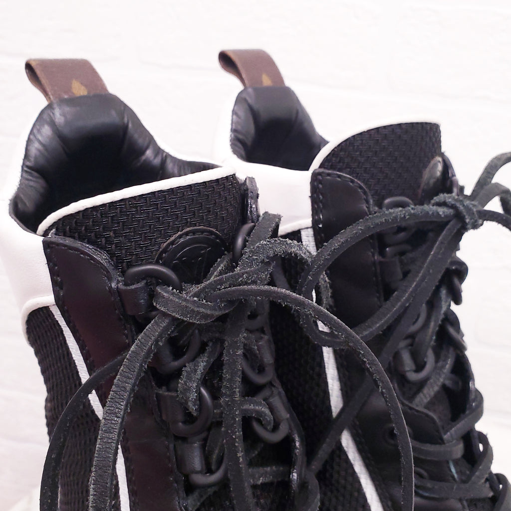 LOUIS VUITTON LAUREATE PLATFORM DESERT BOOTS - SIZE 39