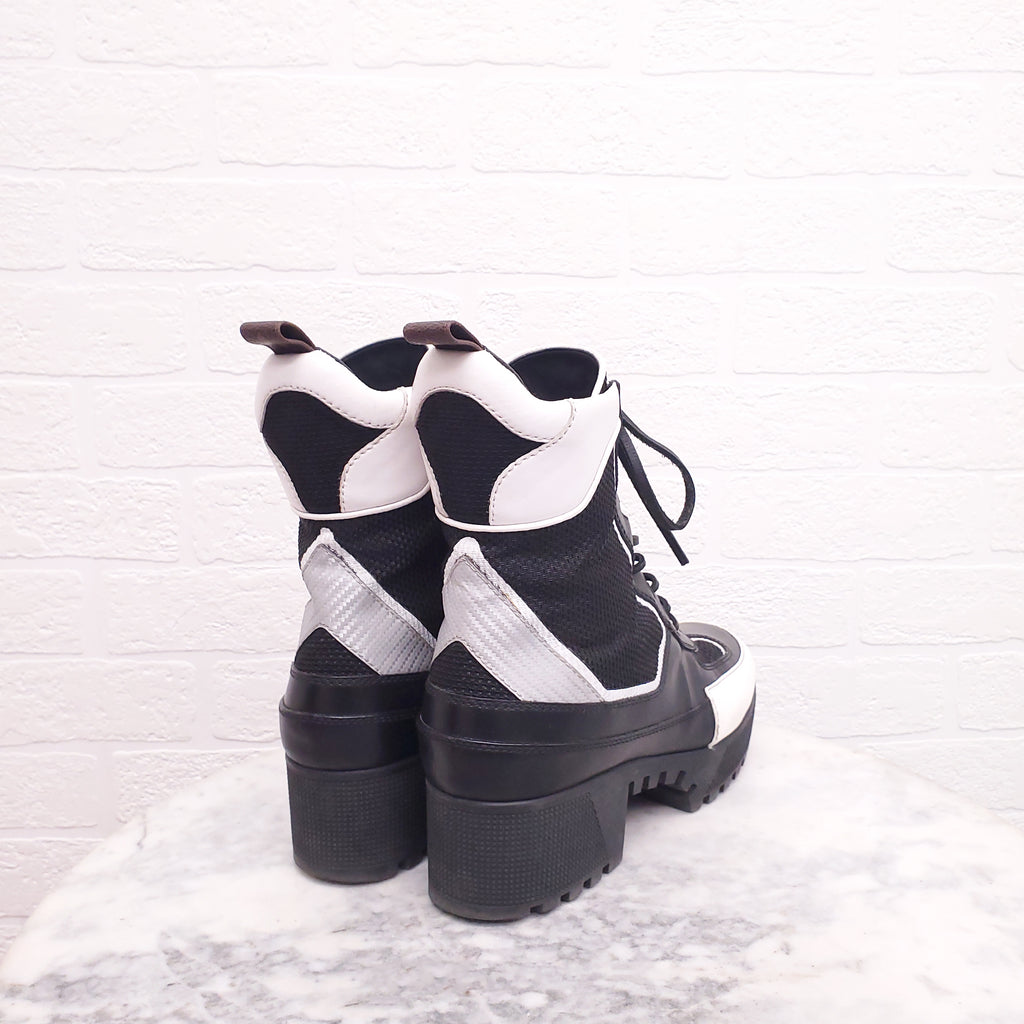 LOUIS VUITTON LAUREATE PLATFORM DESERT BOOTS - SIZE 39