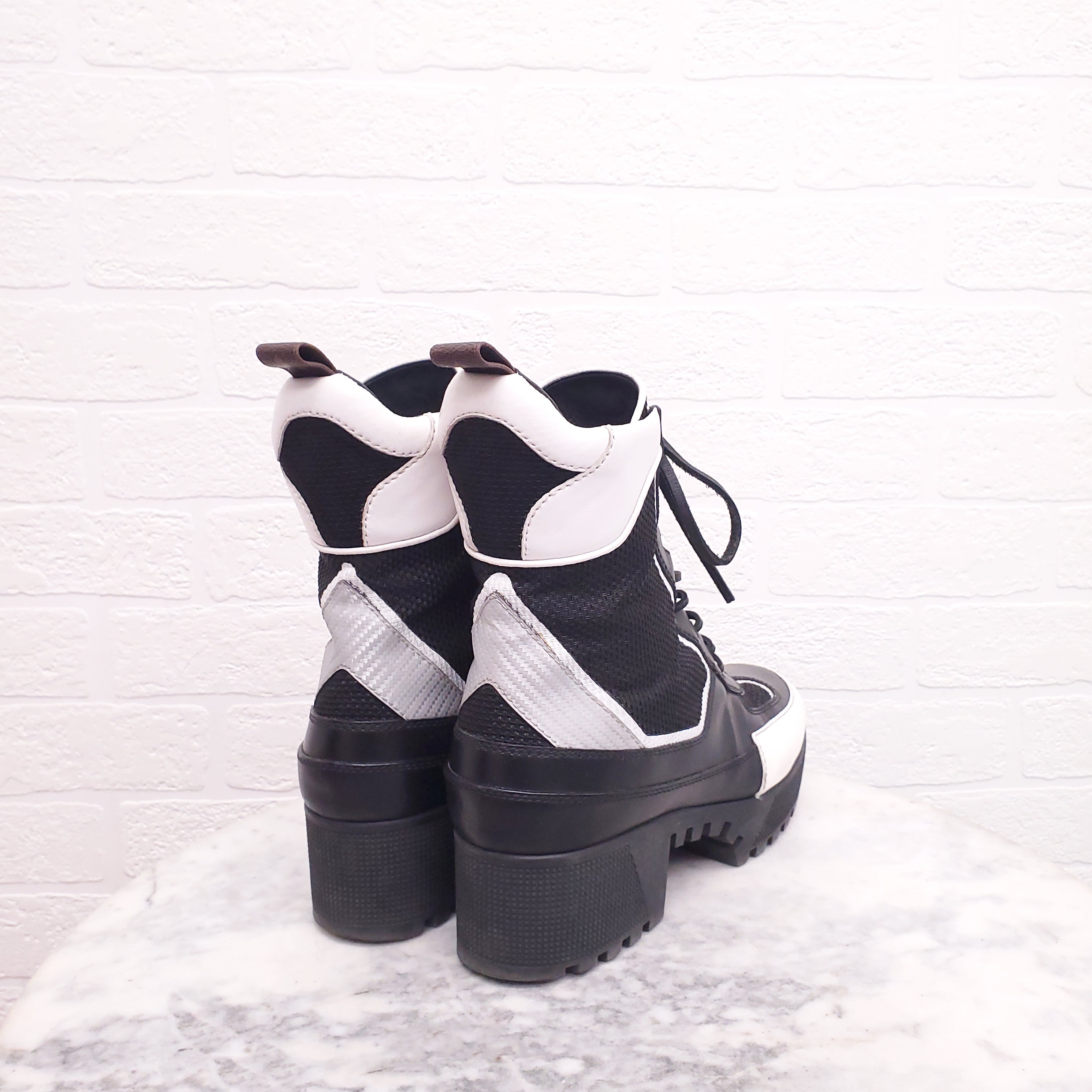 LOUIS VUITTON LAUREATE PLATFORM DESERT BOOTS - SIZE 39