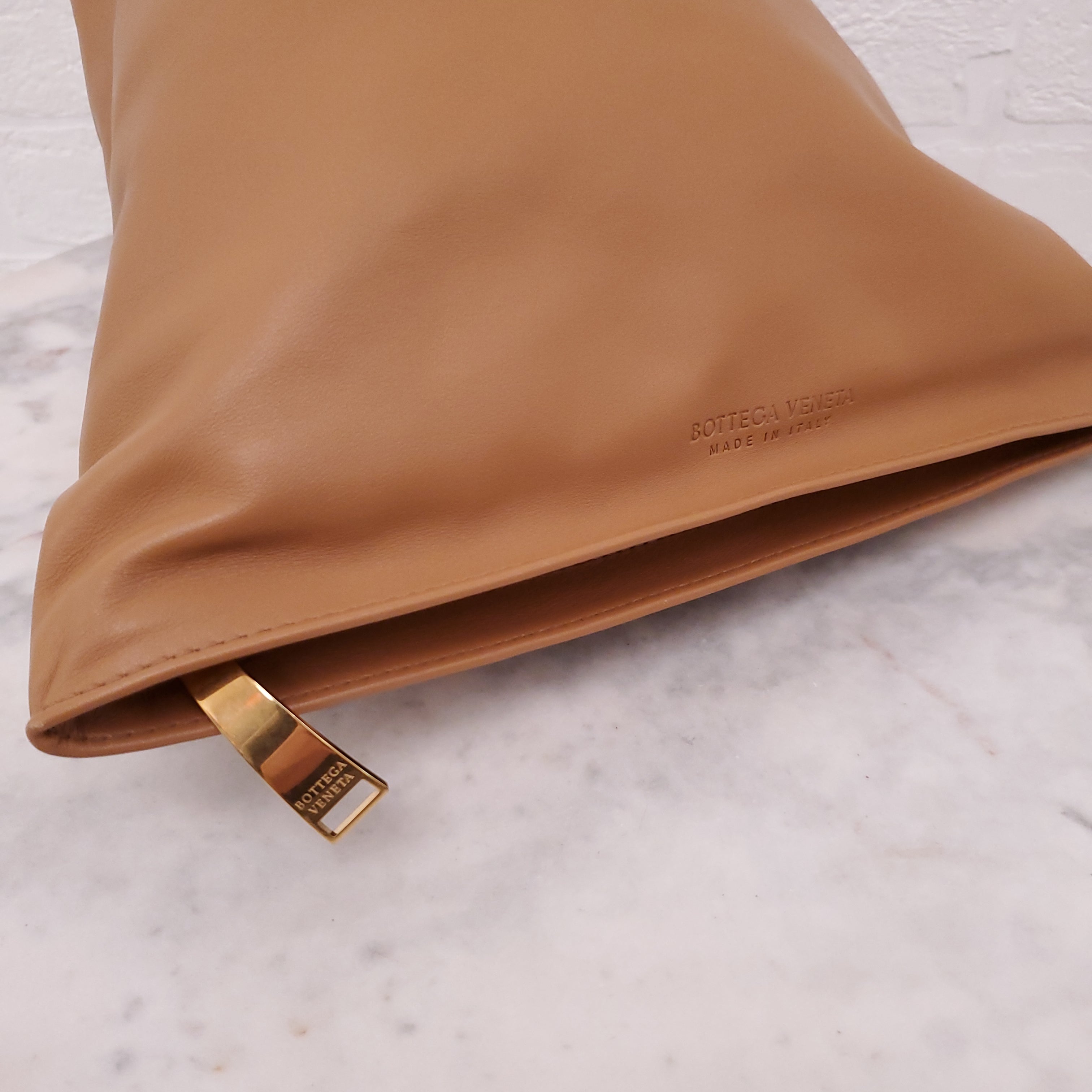 BOTTEGA VENETA TAN LEATHER TWIST BAG