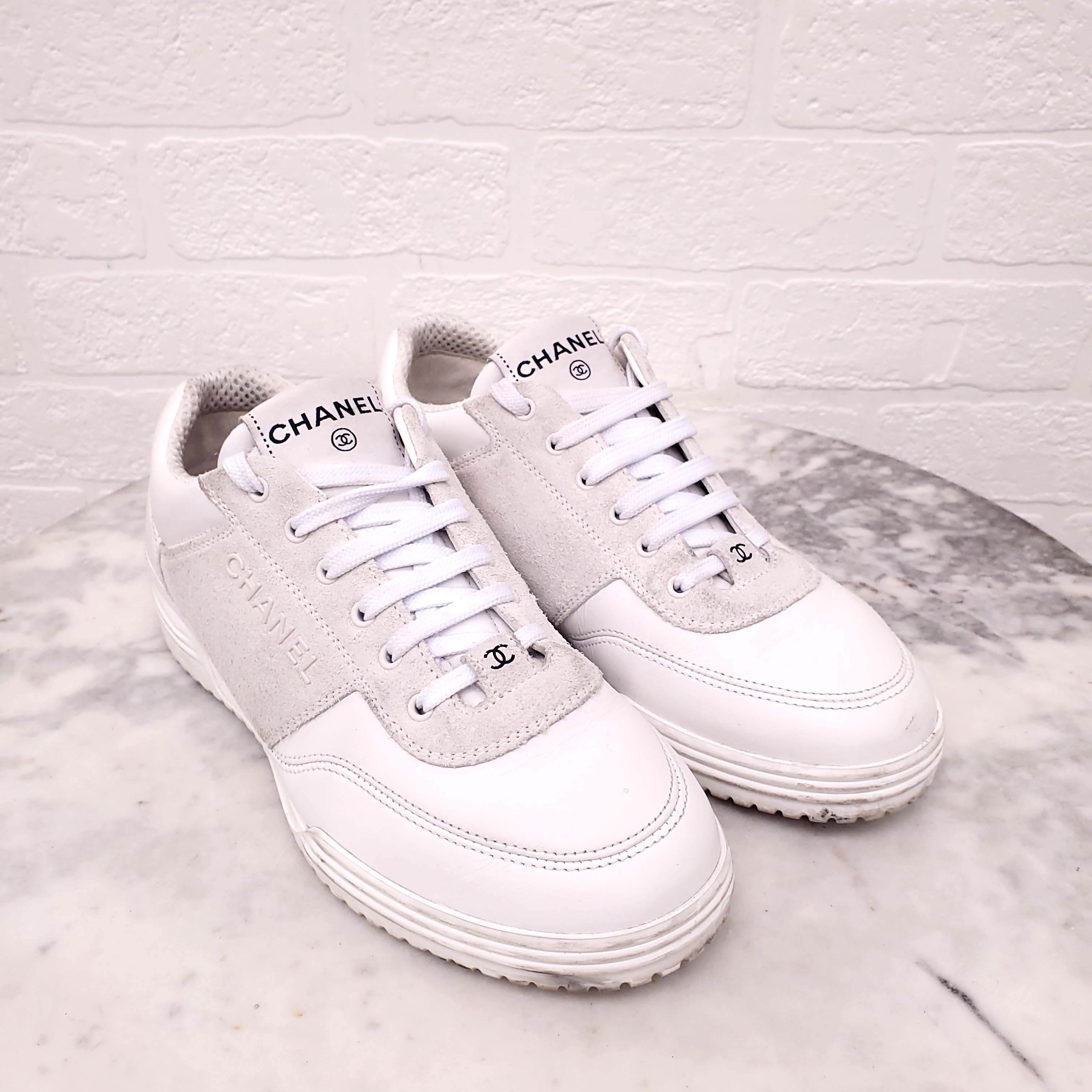 CHANEL WHITE AND SUEDE SNEAKERS WITH LOGO - SIZE 36