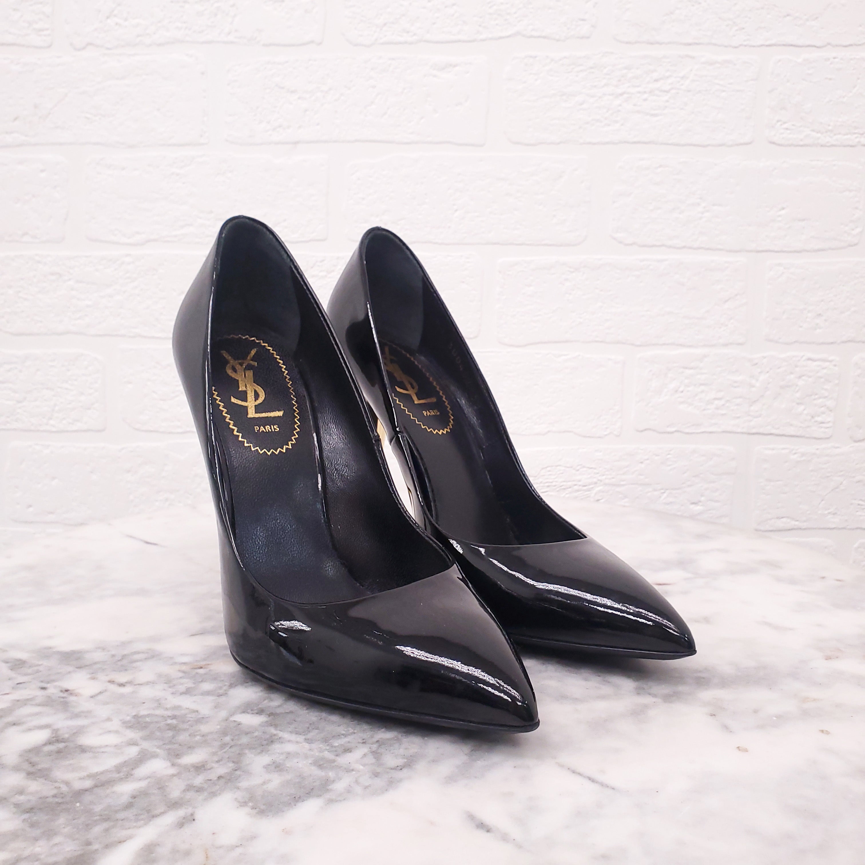 YVES SAINT LAURENT BLACK PATENT PUMP WITH GOLD DETAIL - SIZE 38