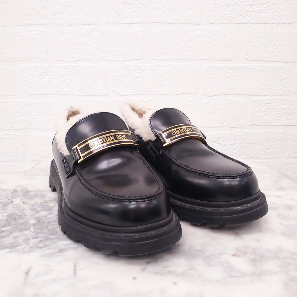 CHRISTIAN DIOR BLACK LEATHER LOAFERS WITH SHEARLING DETAIL - SIZE 38.5