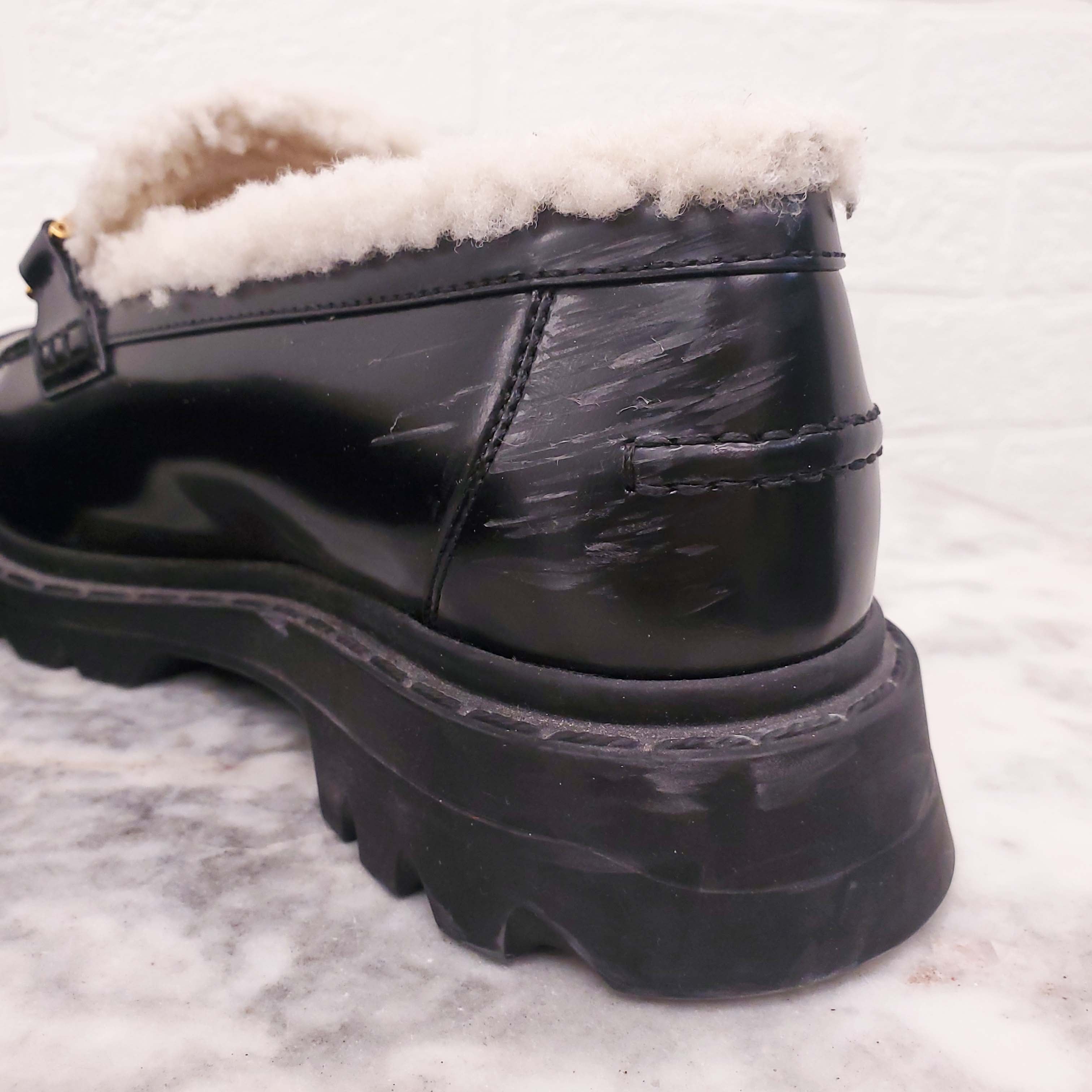 CHRISTIAN DIOR BLACK LEATHER LOAFERS WITH SHEARLING DETAIL - SIZE 38.5