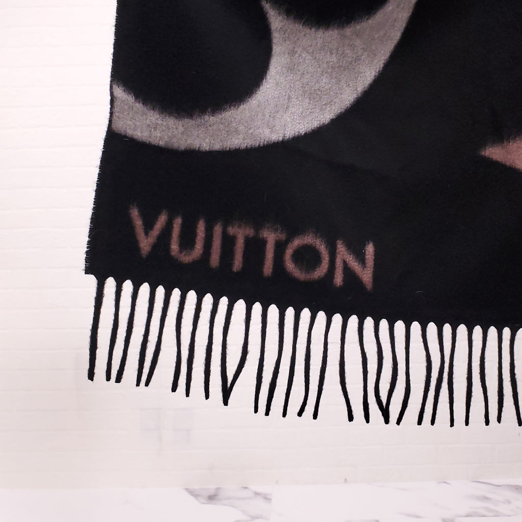LOUIS VUITTON LOGO SCARF