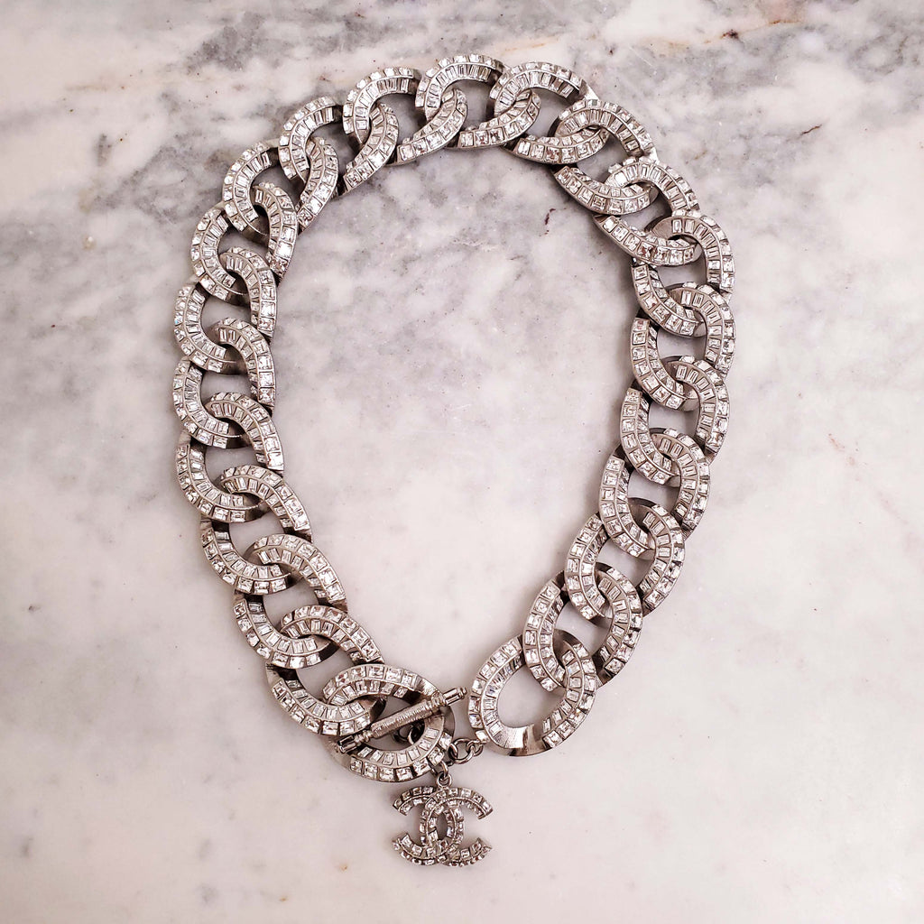 CHANEL CHAIN CRYSTAL CHOKER NECKLACE WITH LOGO