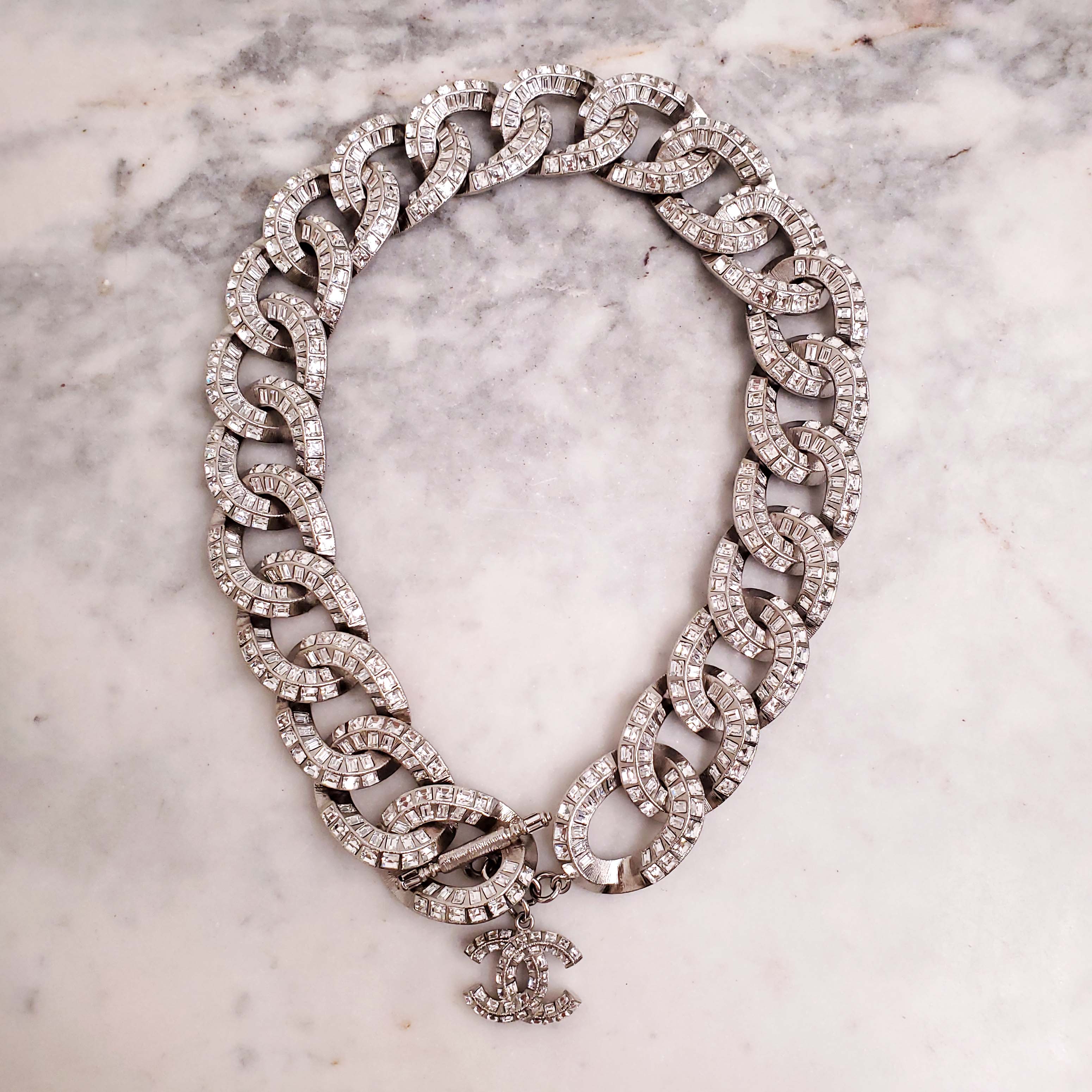 CHANEL CHAIN CRYSTAL CHOKER NECKLACE WITH LOGO