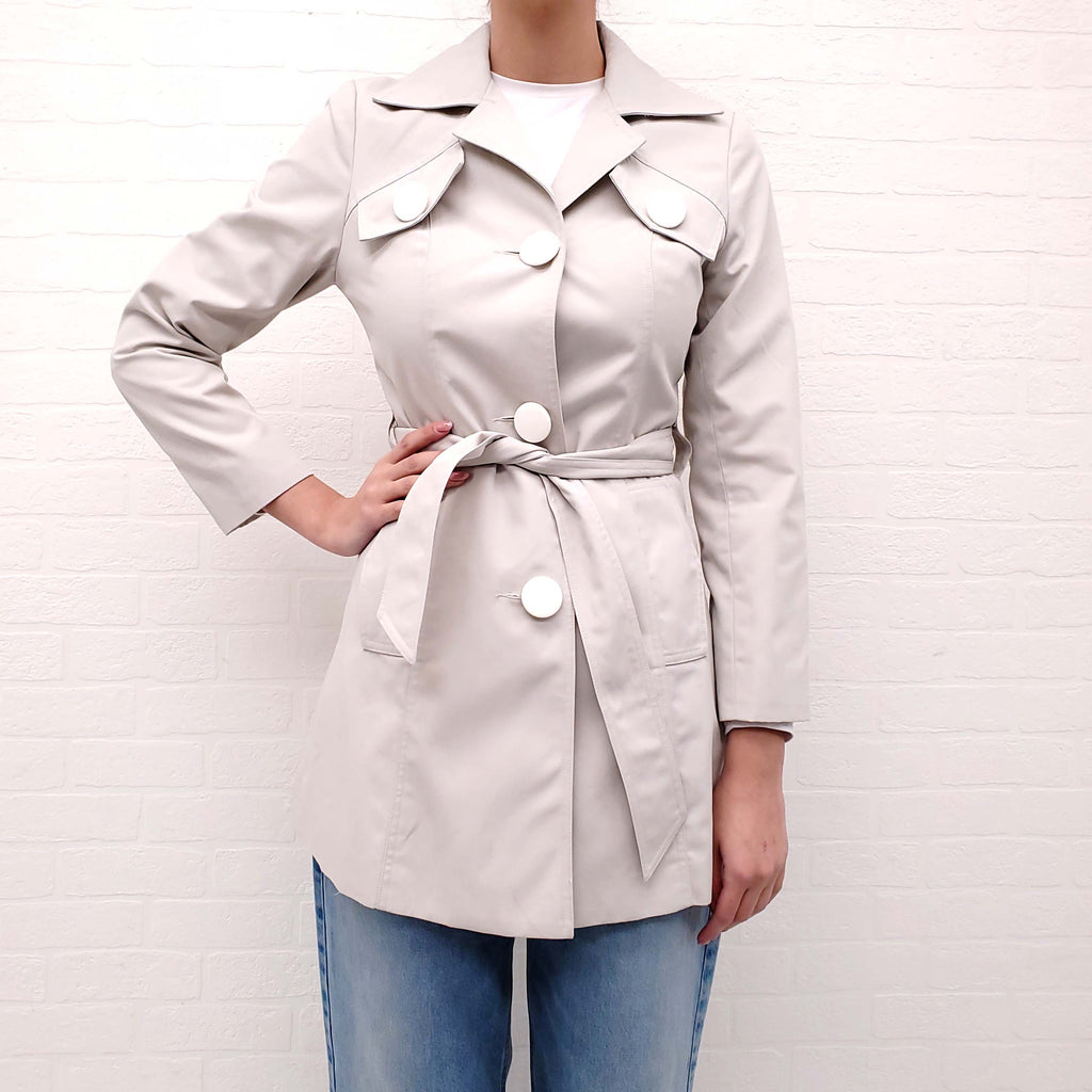 SMYTHE EGGSHELL JACKET WITH WHITE BUTTONS & BELT - SIZE 4