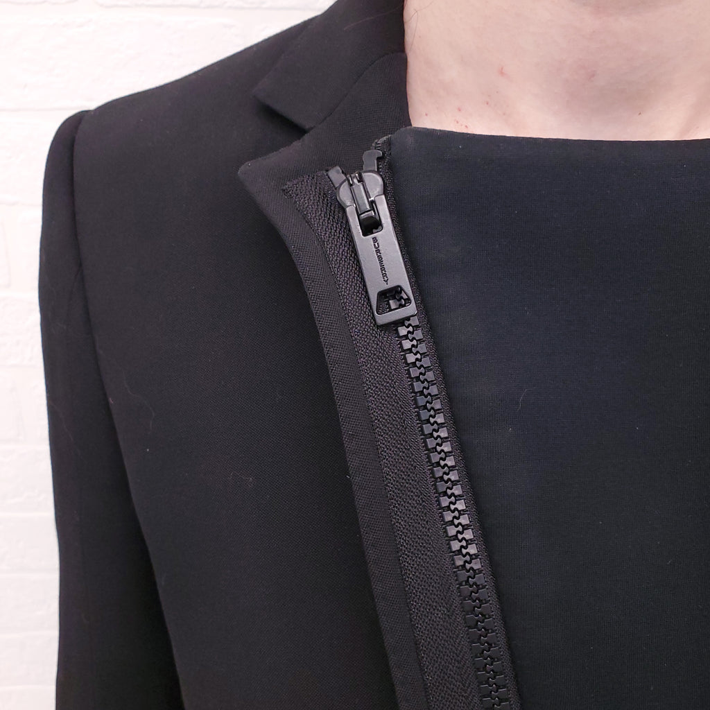 BURBERRY BLACK BLAZER WITH CHUNKY ZIPPER LAPEL DETAIL - SIZE 2