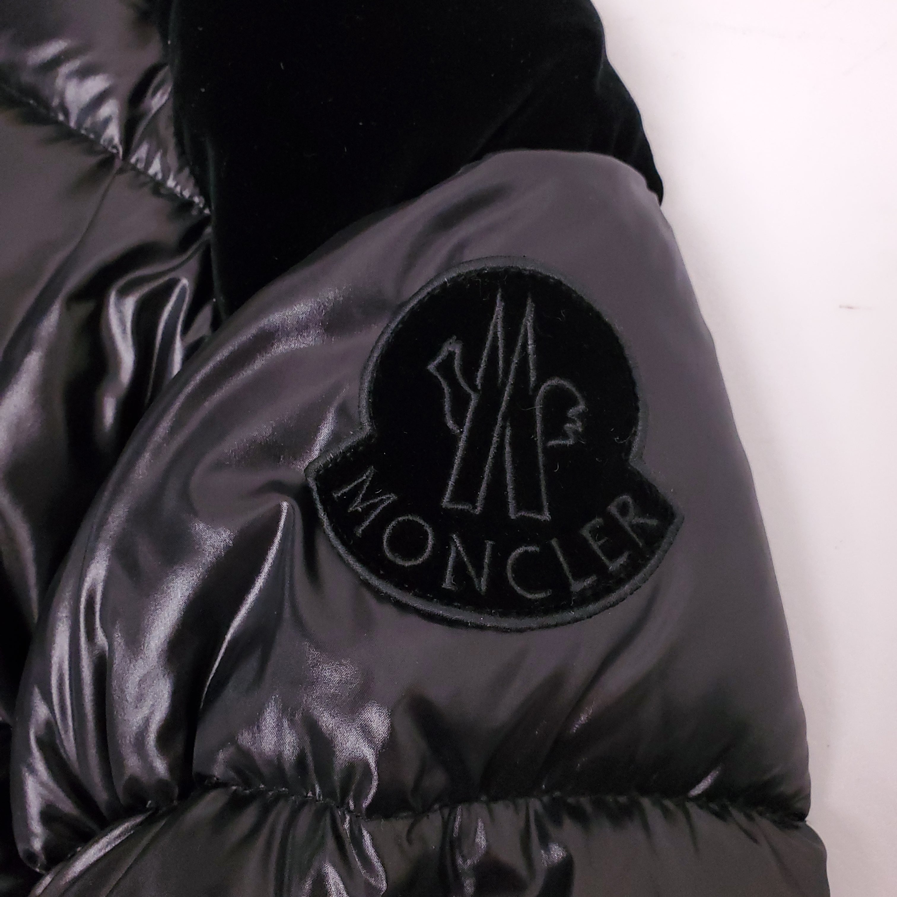 MONCLER BLACK PUFFER JACKET WITH LOGO ON SLEEVE AND BACK - SIZE 0 (XS)