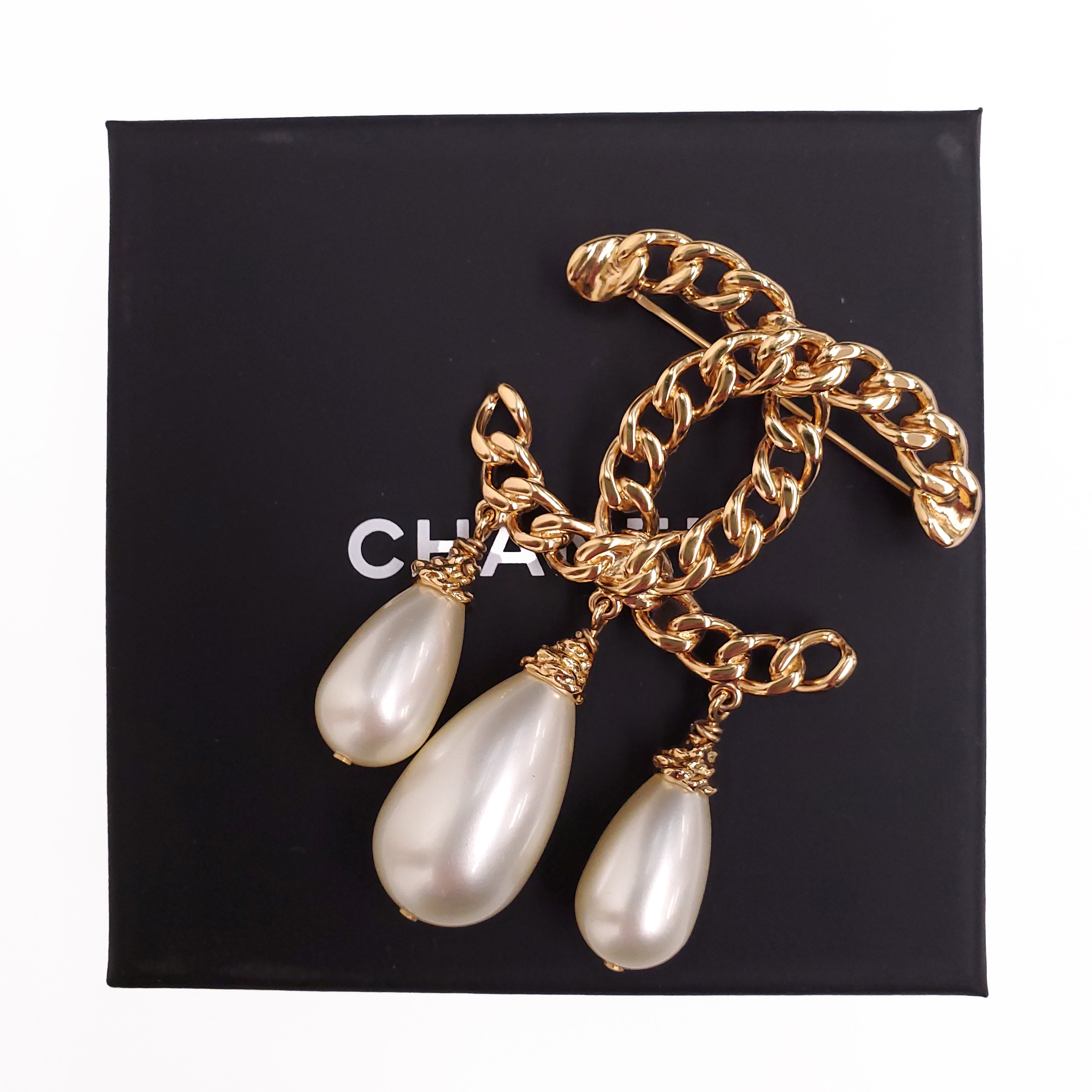 CHANEL CC PEARL DROP BROOCH