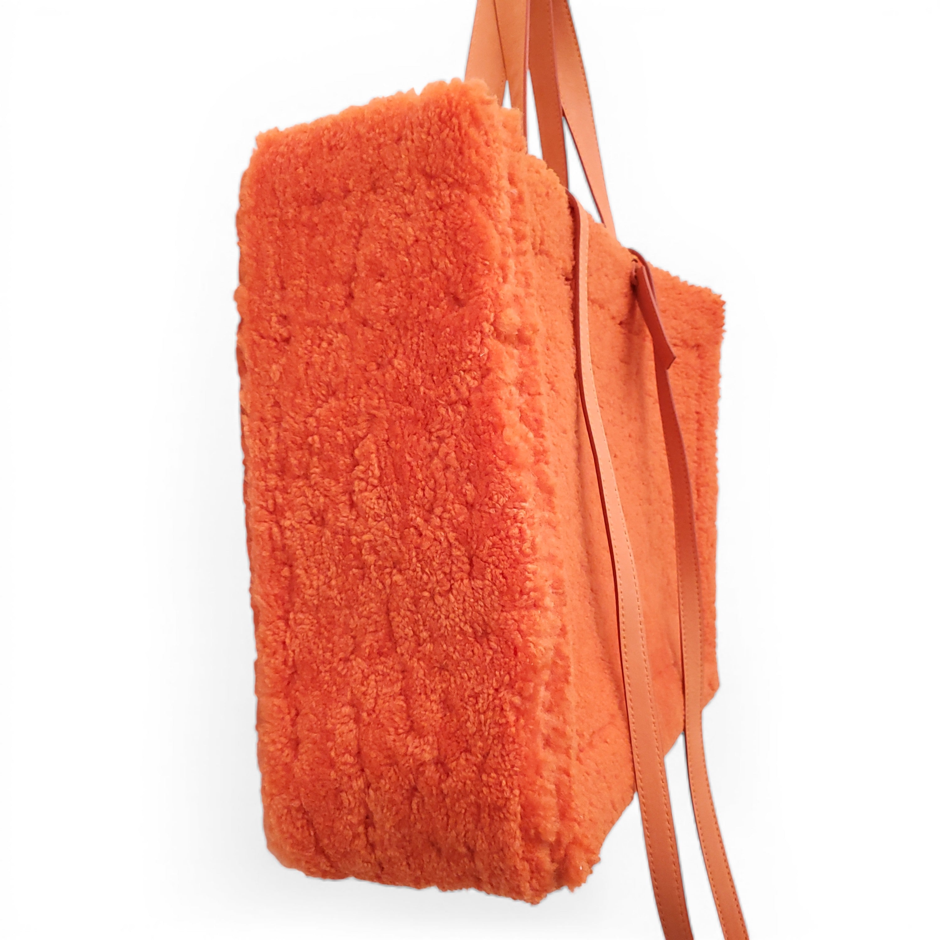 JACQUEMUS ORANGE SHEARLING TOTE