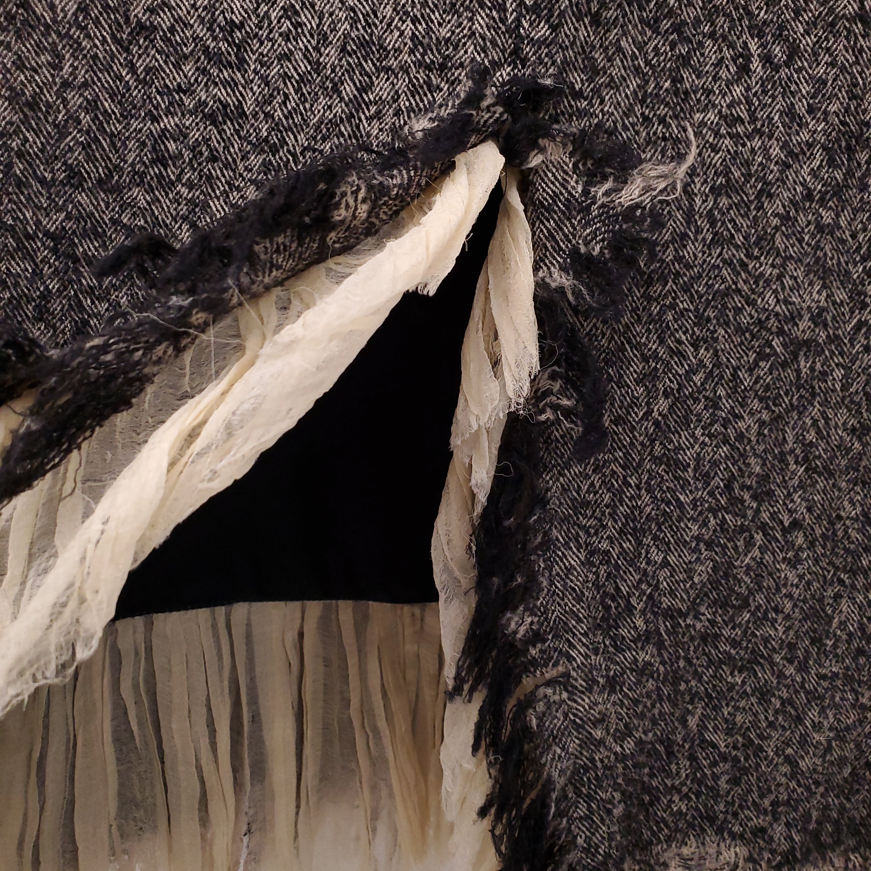 ALEXANDER MCQUEEN TWEED SUIT WITH FRINGE DETAIL - SIZE 44