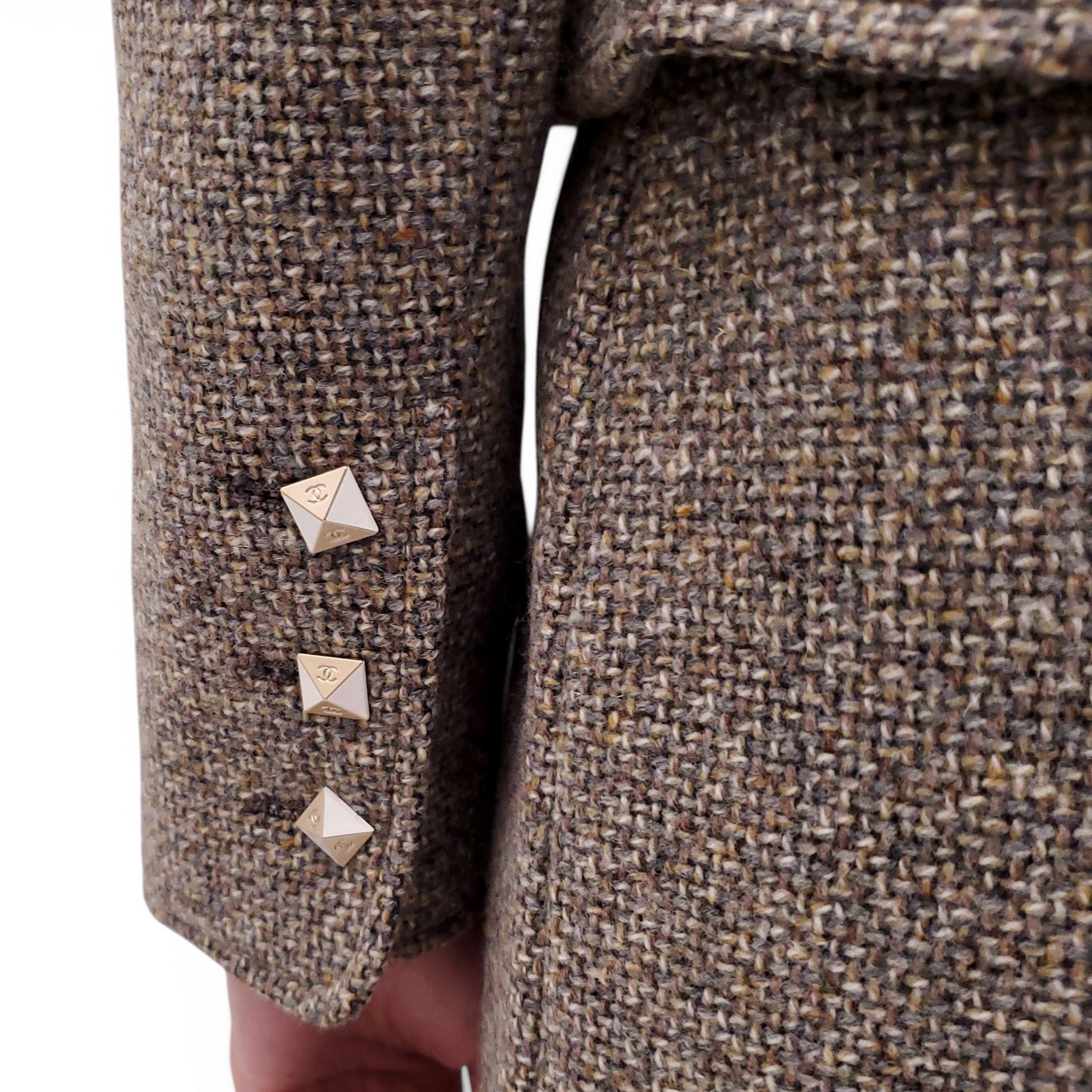CHANEL OLIVE GREEN TWEED SUIT WITH LACE-TRIMMED SKIRT - SIZE 36