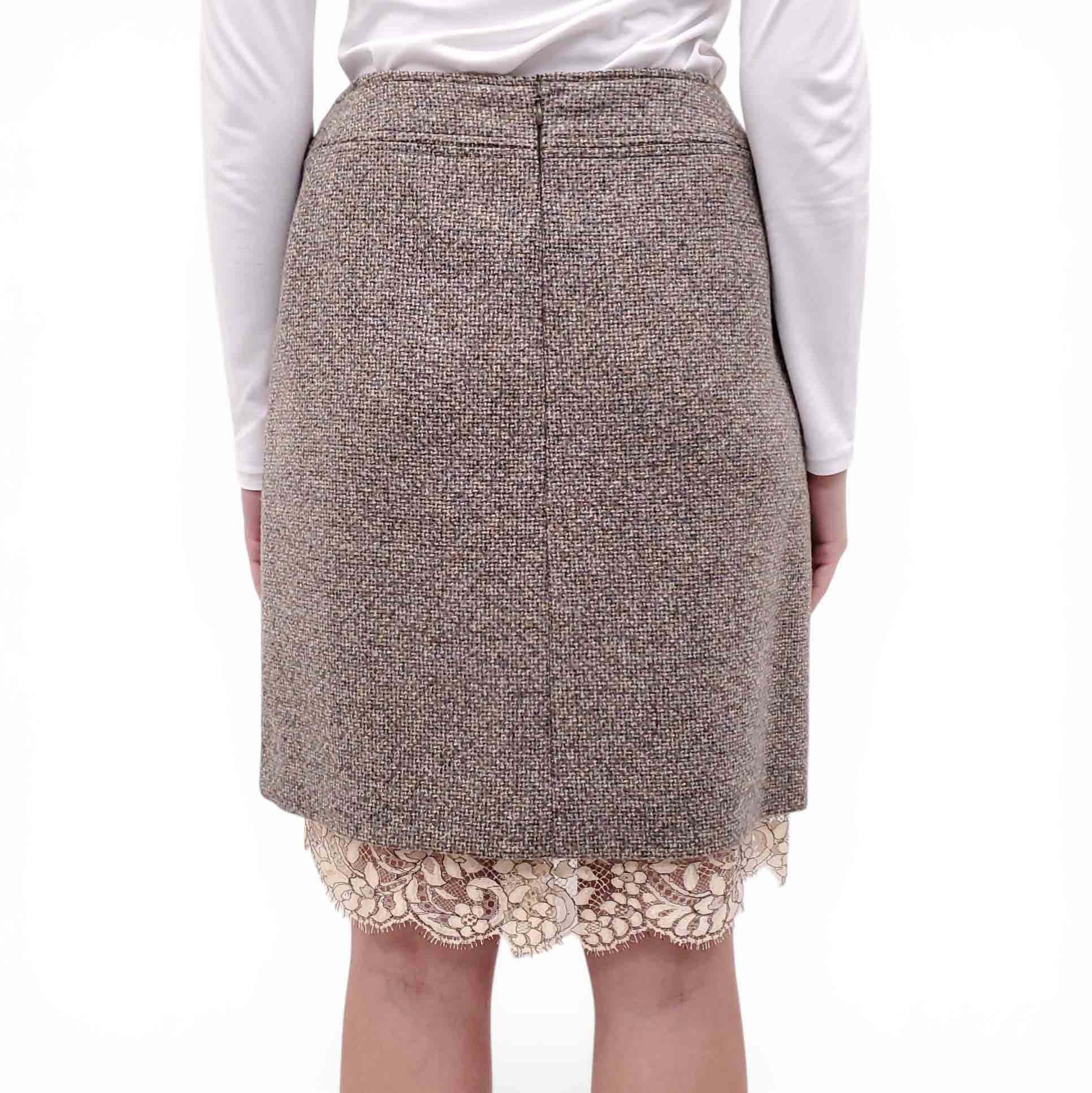CHANEL OLIVE GREEN TWEED SUIT WITH LACE-TRIMMED SKIRT - SIZE 36