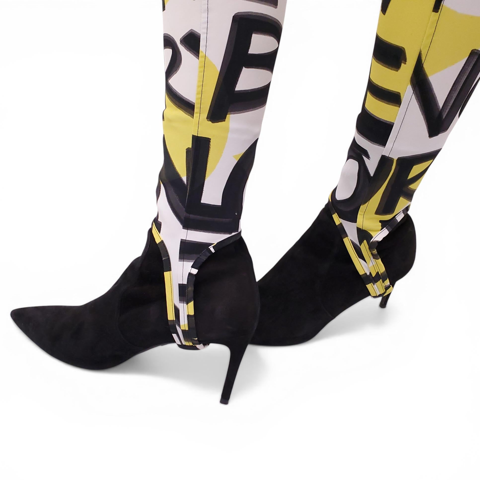 BURBERRY GRAFFITI LOGO LEGGINGS - SIZE M