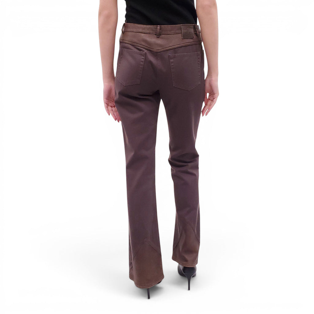 CHANEL TWO-TONED CHOCOLATE BROWN JEANS WITH LEATHER DETAIL AND LOGO BUTTON - SIZE 40