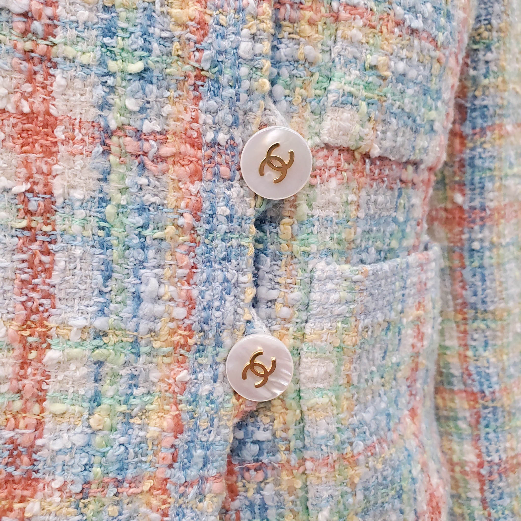 CHANEL S/S 1997 BABY BLUE AND ORANGE PASTEL TWEED JACKET WITH LOGO BUTTONS - SIZE 40