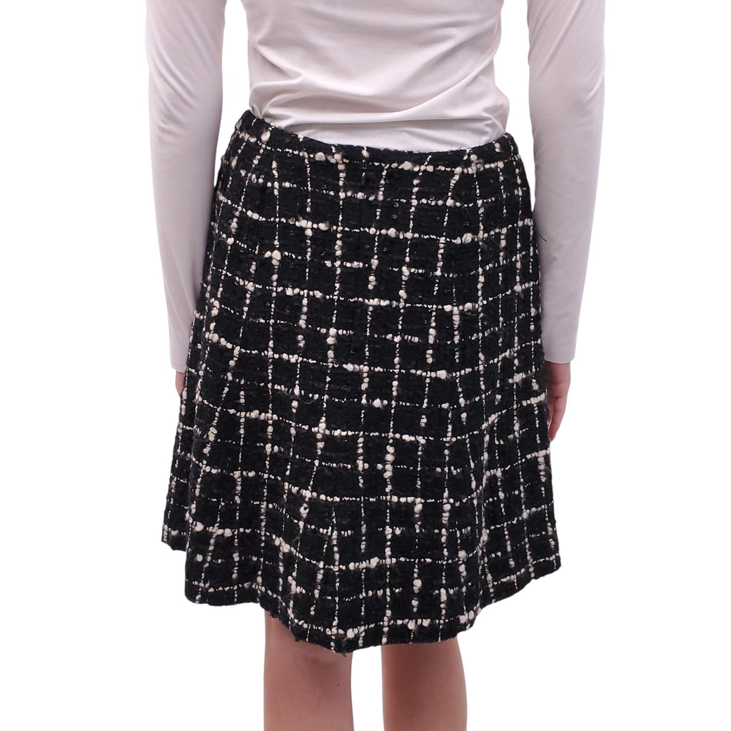 CHANEL CRUISE 2003 BLACK AND WHITE HOUNDSTOOTH TWEED SUIT WITH SEQUIN DETAILS - SIZE 40