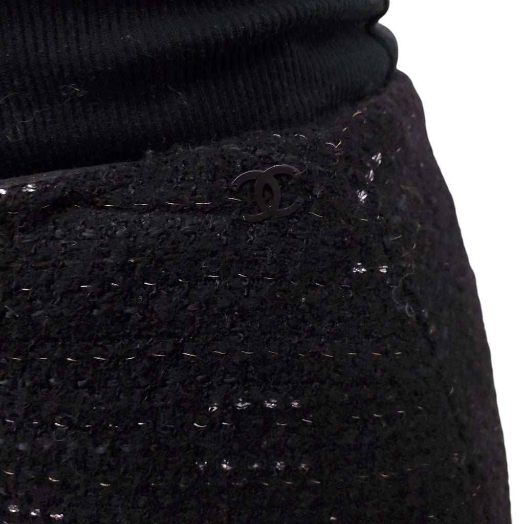 CHANEL BLACK TWEED CHAIN FRIGE TRIMMED SKIRT - SIZE 40