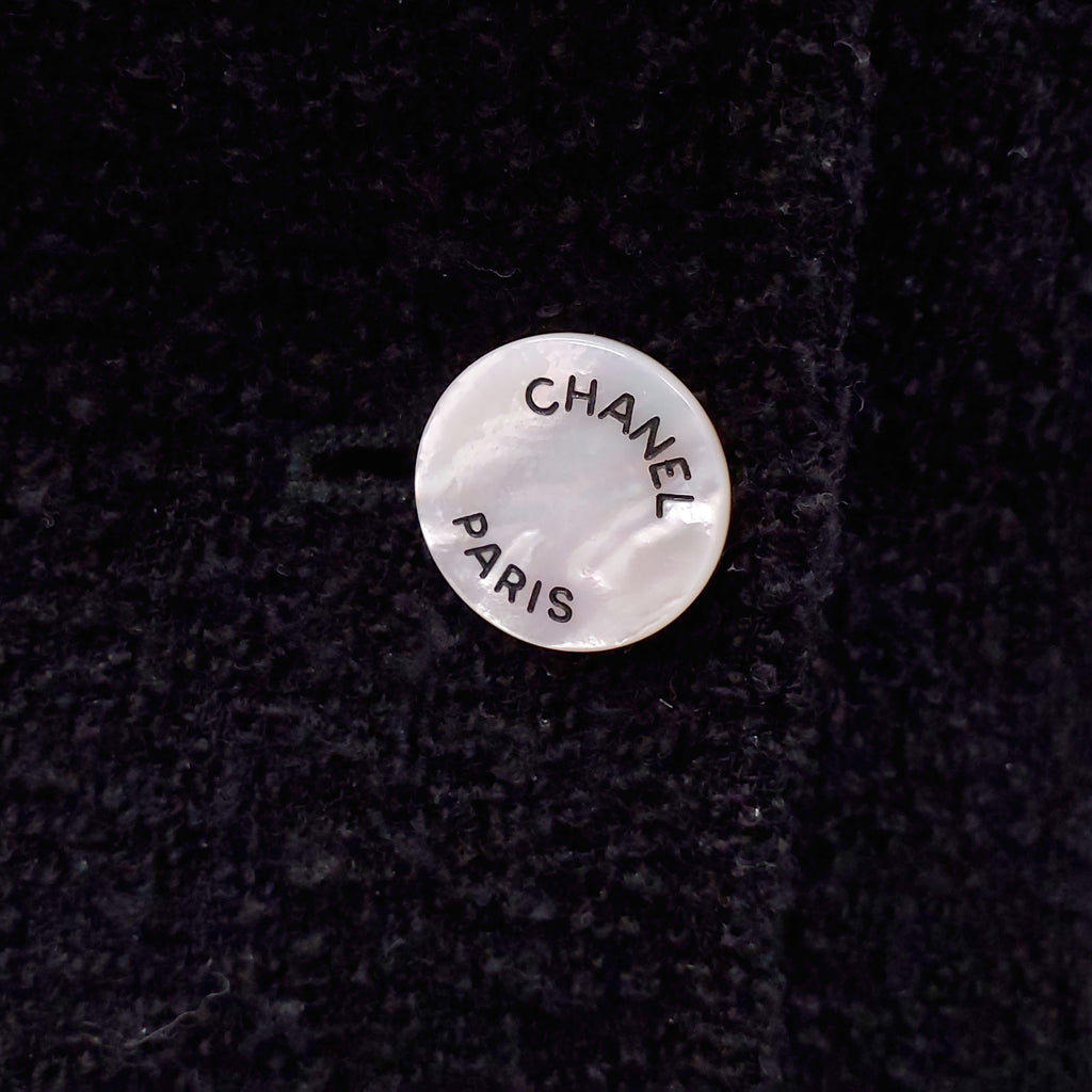 CHANEL BLACK PEPLUM TWEED JACKET WITH MOTHER OF PEARL LOGO BUTTONS AND SLEEVE ZIPPER - SIZE 38