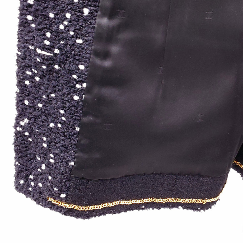 CHANEL F/W 1995 BLACK AND WHITE TWEED JACKET WITH LOGO BUTTONS - SIZE 40