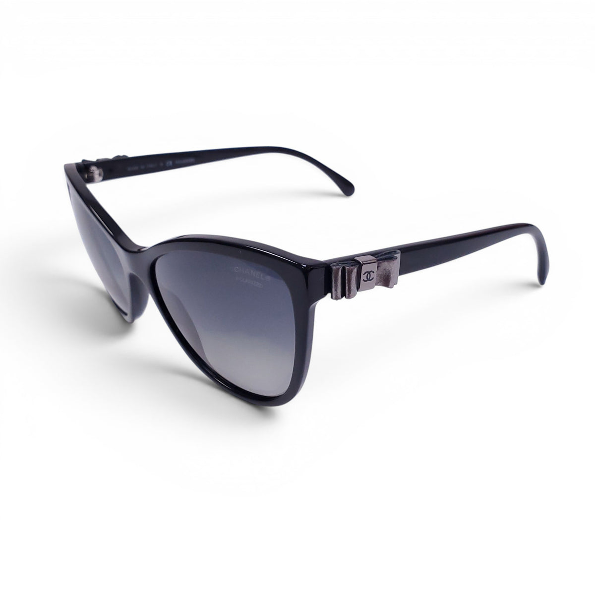 CHANEL BLACK SUNGLASSES WITH SILVER BOW LOGO DETAIL – Rewind 