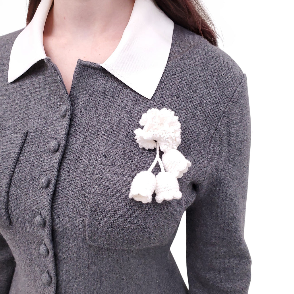 SELF-PORTRAIT GREY KNIT DRESS WITH FLORAL BROOCH DETAIL - SIZE M