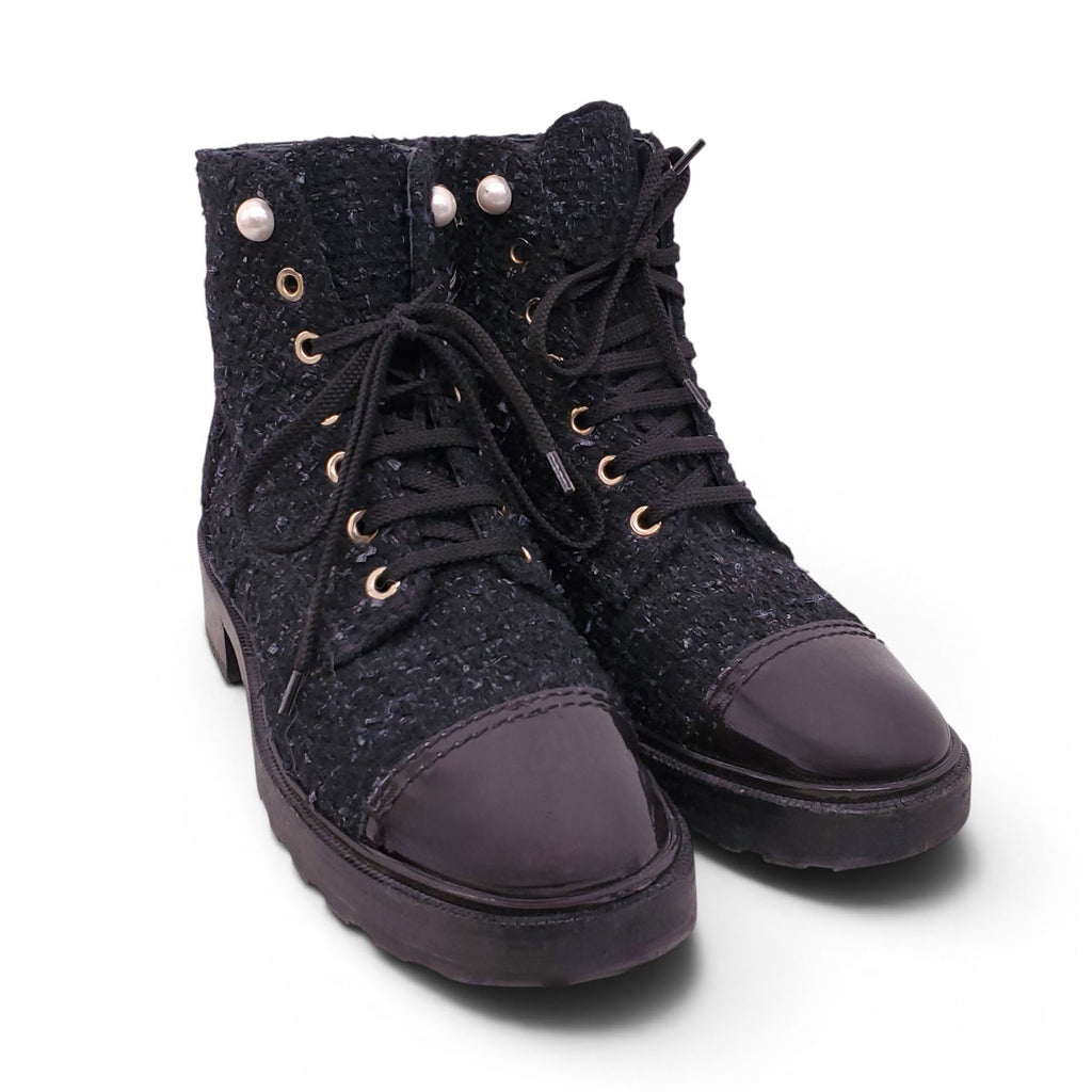 CHANEL BLACK TWEED MOTO BOOTS WITH CC LOGO AND PEARL - SIZE 39