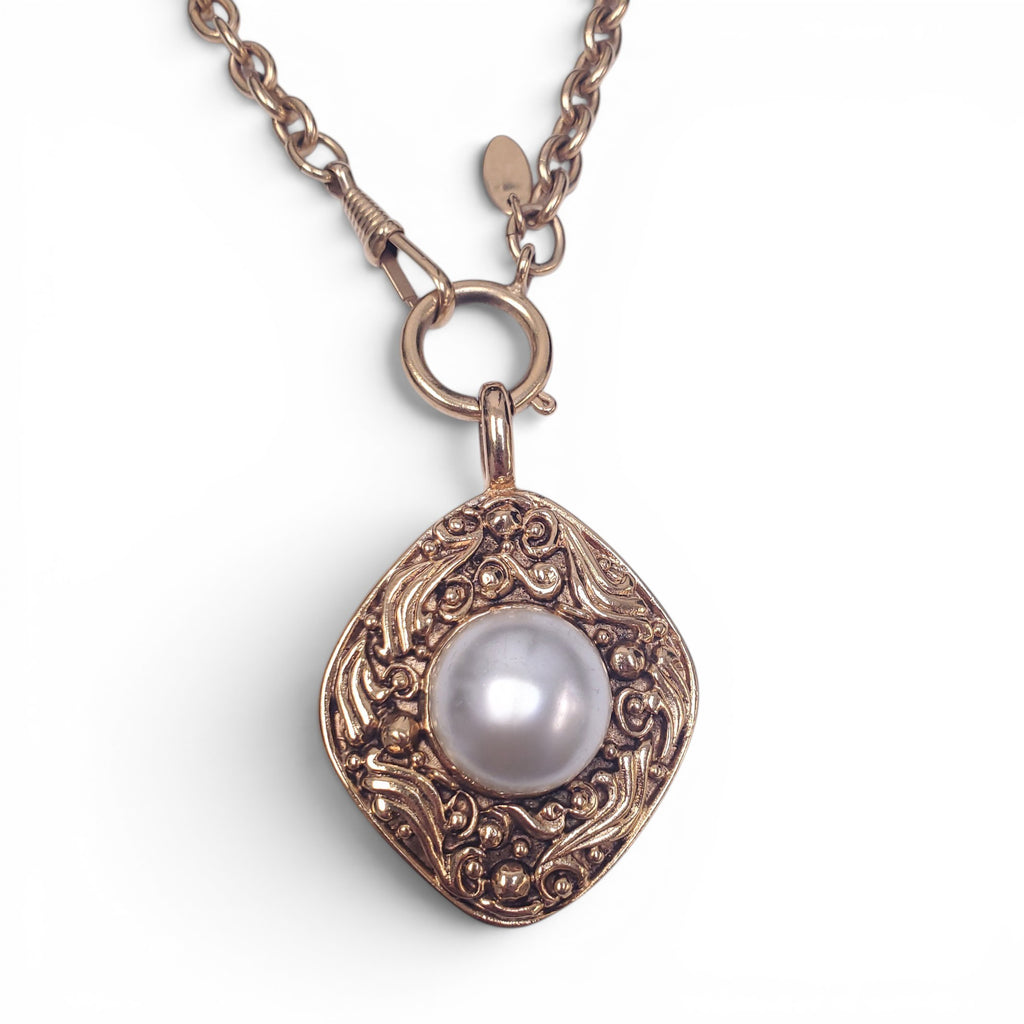 CHANEL VINTAGE PEARL BAROQUE NECKLACE
