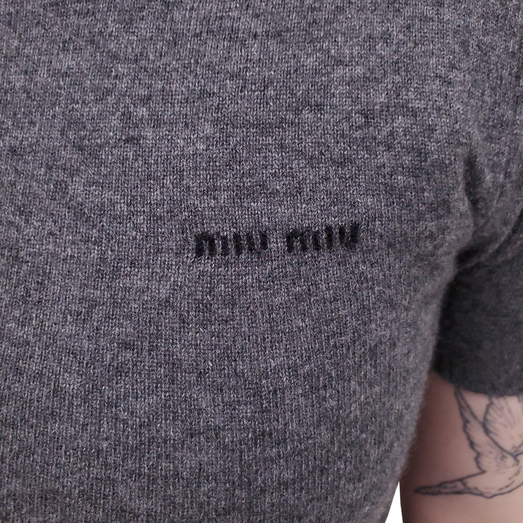 MIU MIU GREY CASHMERE SHORT-SLEEVE LOGO SWEATER - SIZE XS