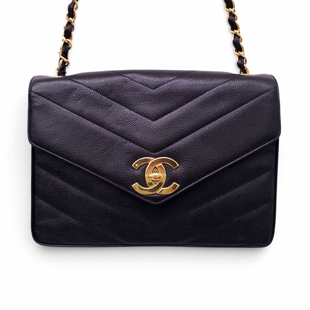 CHANEL VINTAGE CAVIAR SHOULDER BAG WITH CC GOLD LOGO