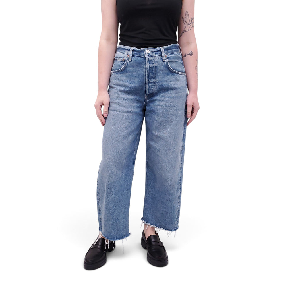 CITIZENS OF HUMANITY LIGHT WASH DISTRESSED HEM 'AYLA' JEANS - SIZE 26
