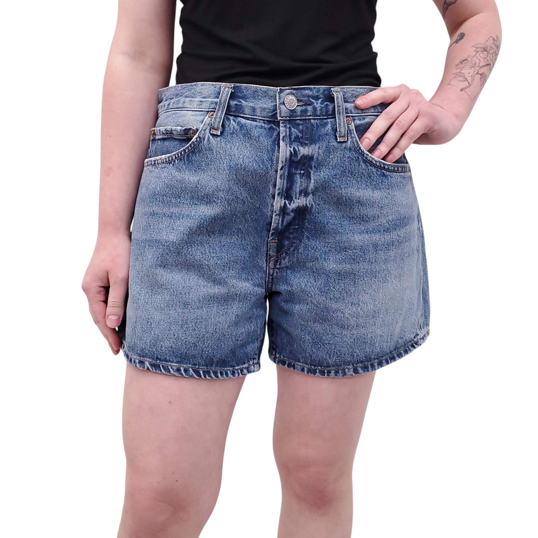 AGOLDE LIGHT WASH 'PARKER LONG' DENIM SHORTS - SIZE 29