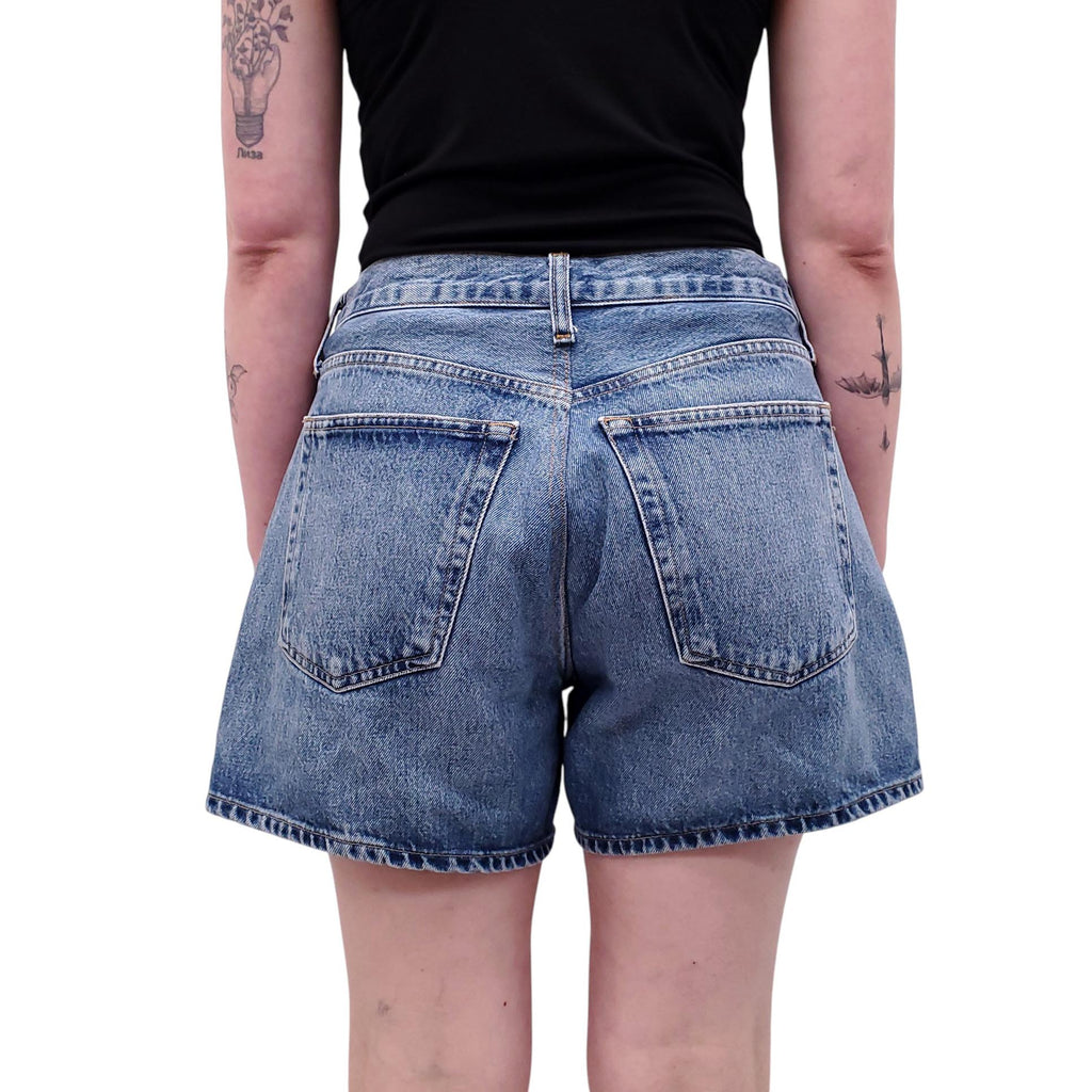 AGOLDE LIGHT WASH 'PARKER LONG' DENIM SHORTS - SIZE 29